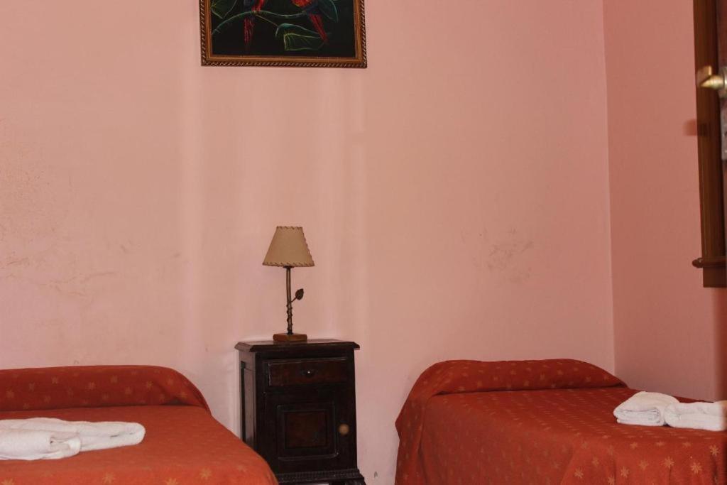 Twin Room with Shared Bathroom,1589002403:JPEG