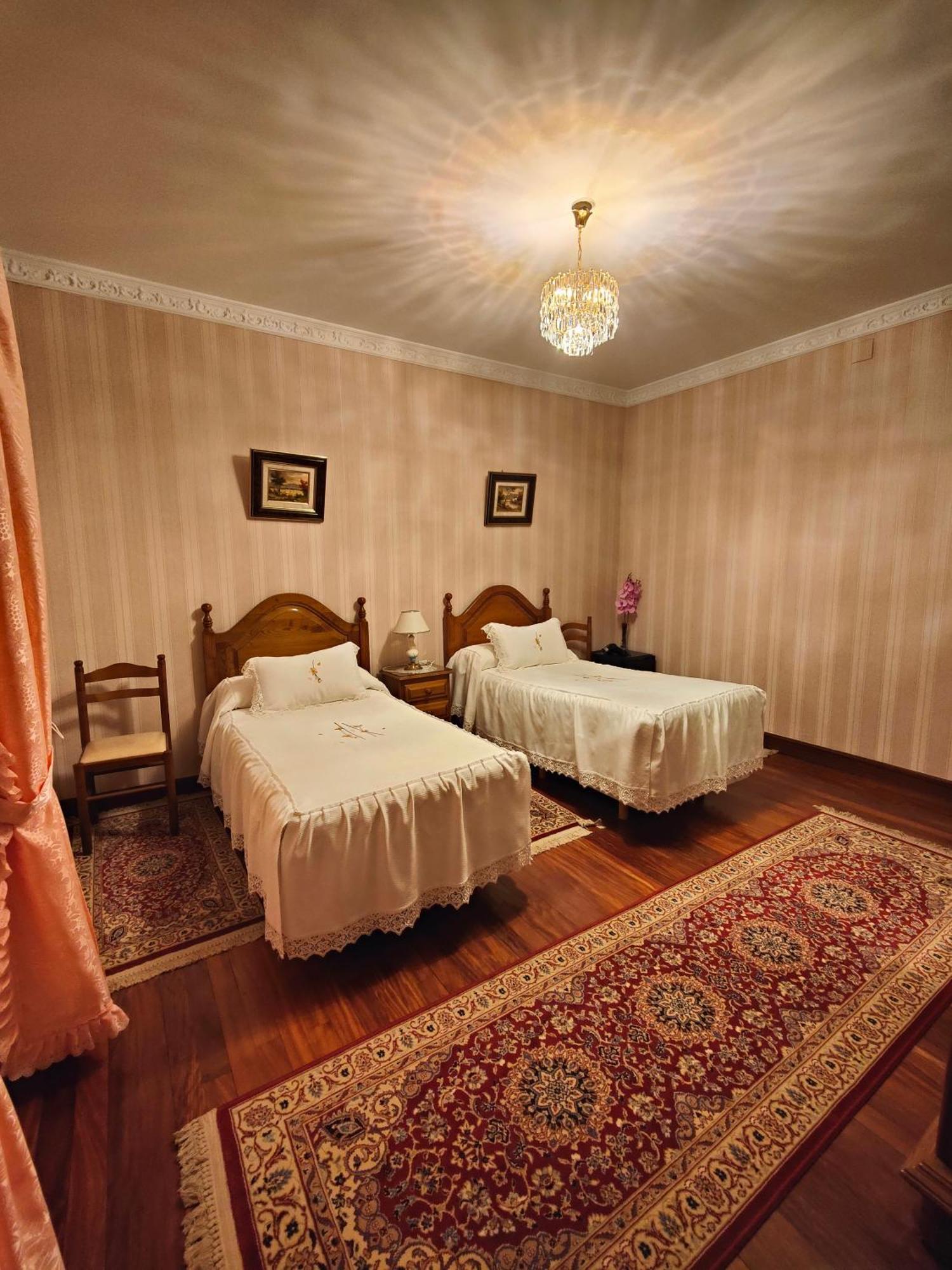 Budget Twin Room interior