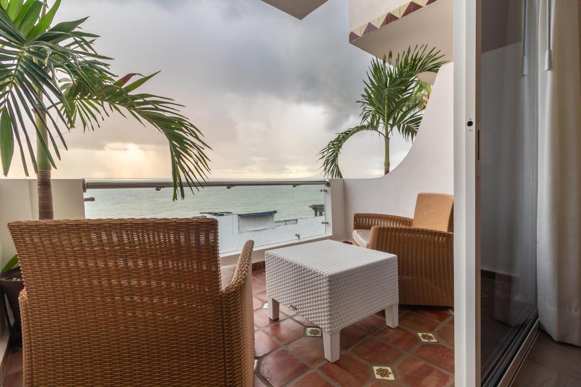 Suite Deluxe Grand doble con cama extragrande y vistas al Pacífico