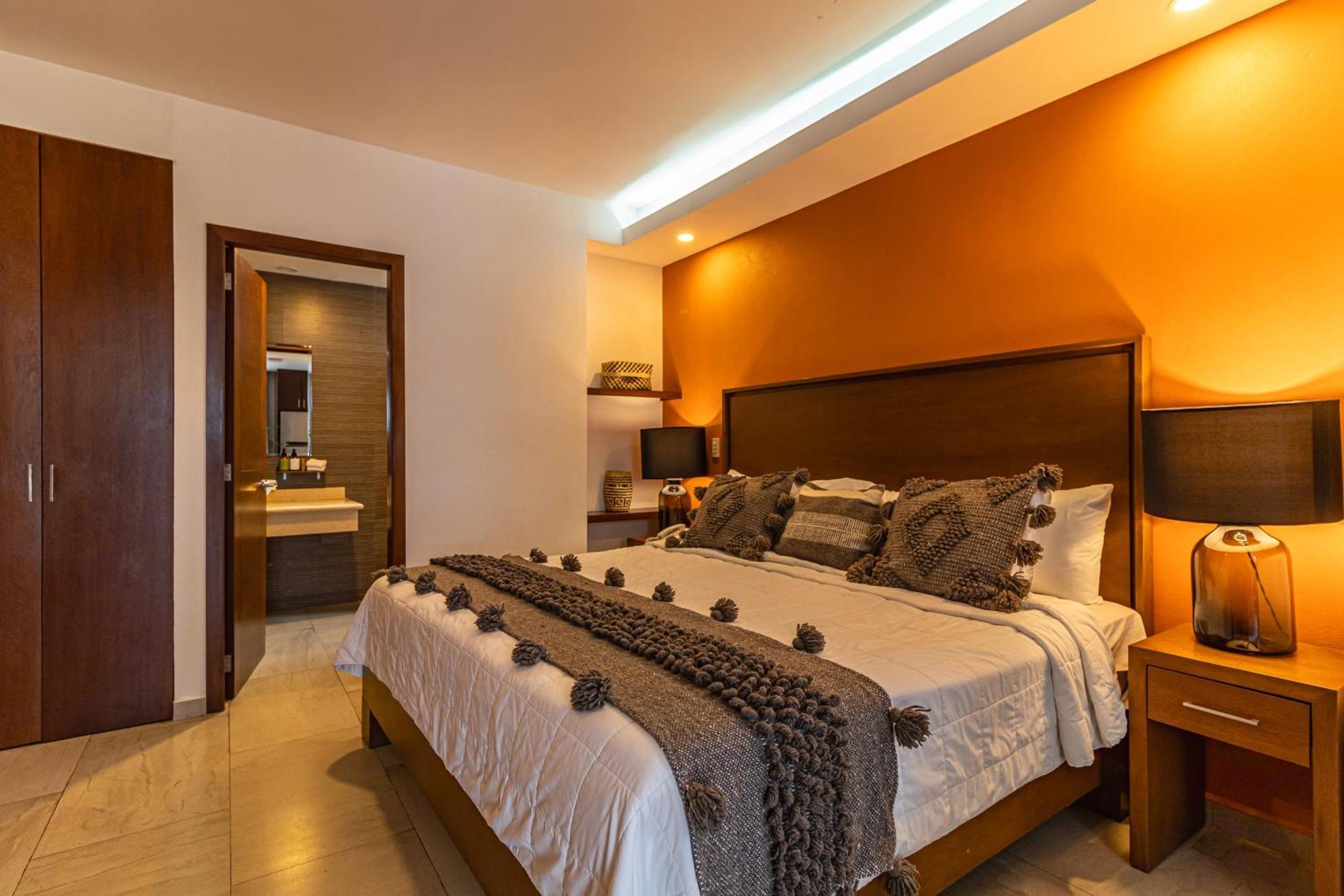 King Suite with Town & Mountain View,1600623480:JPEG