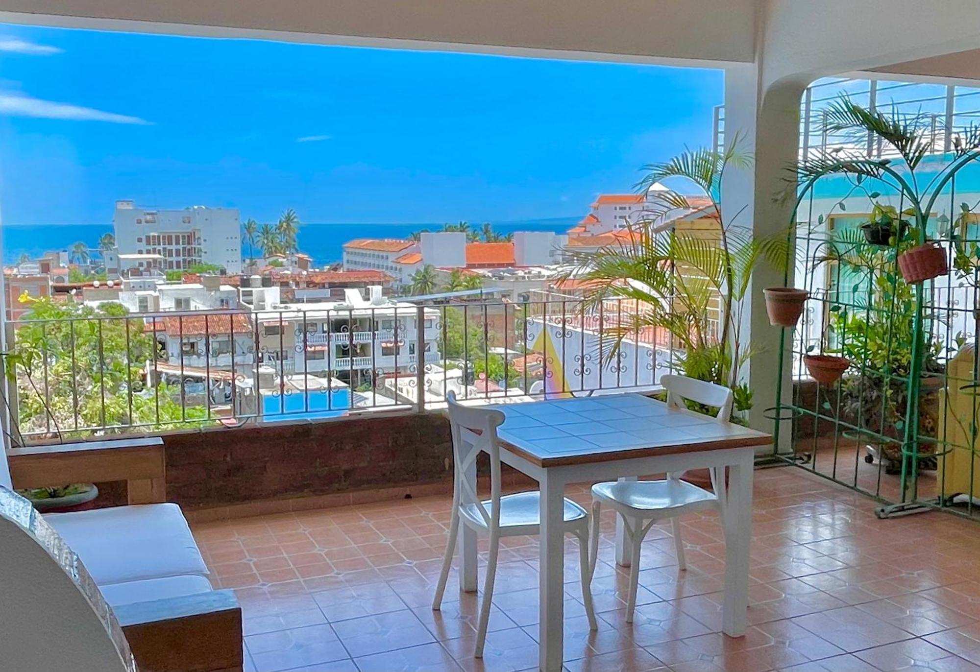 Suite Junior con vistas parciales al mar