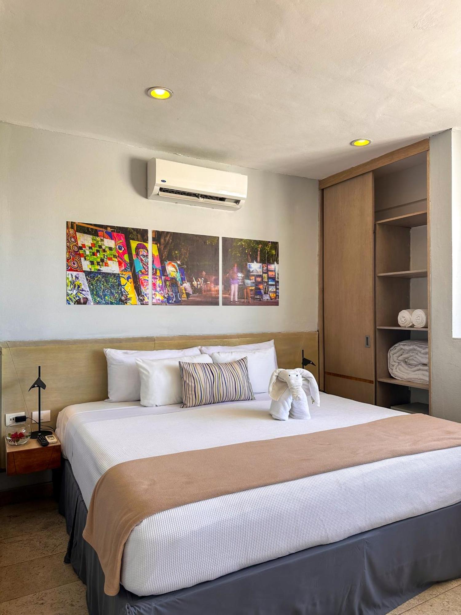Habitación con cama extragrande.