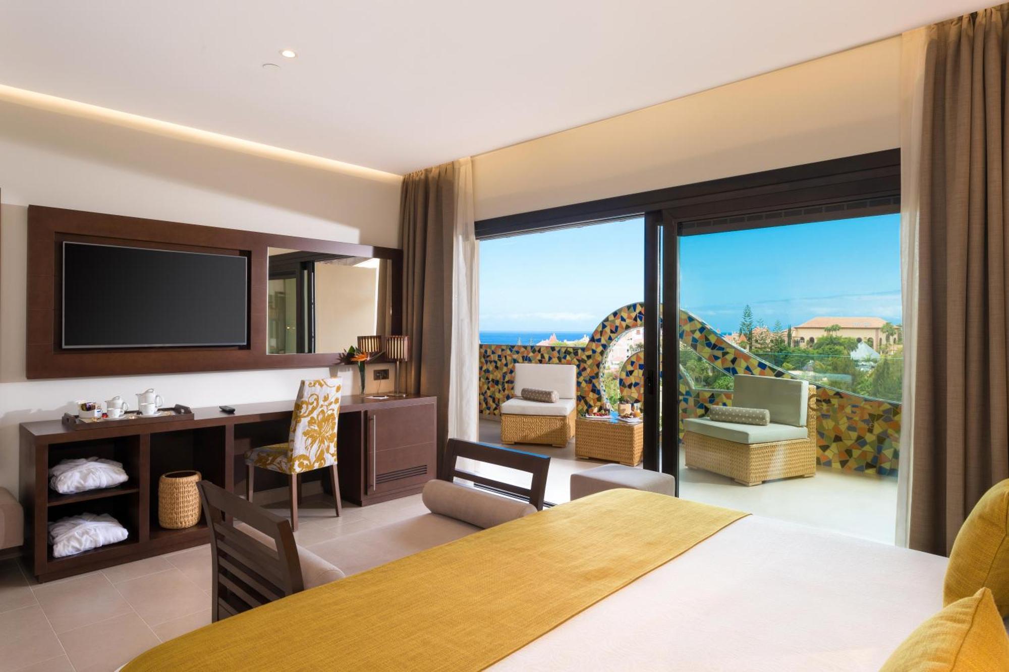Suite Senior Premium (3 adultos + 1 niño)