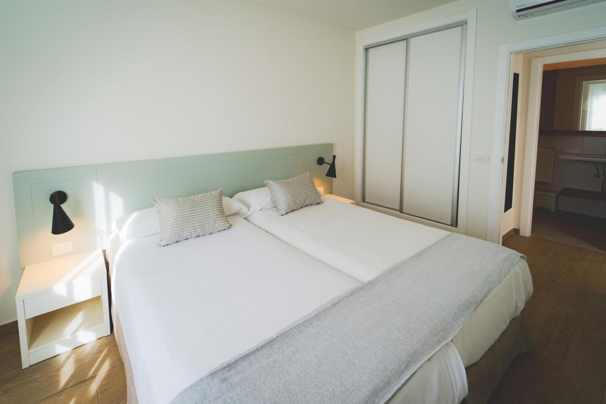 One-Bedroom Gold Apartment without pool  (2 Adults),1613424377:JPEG