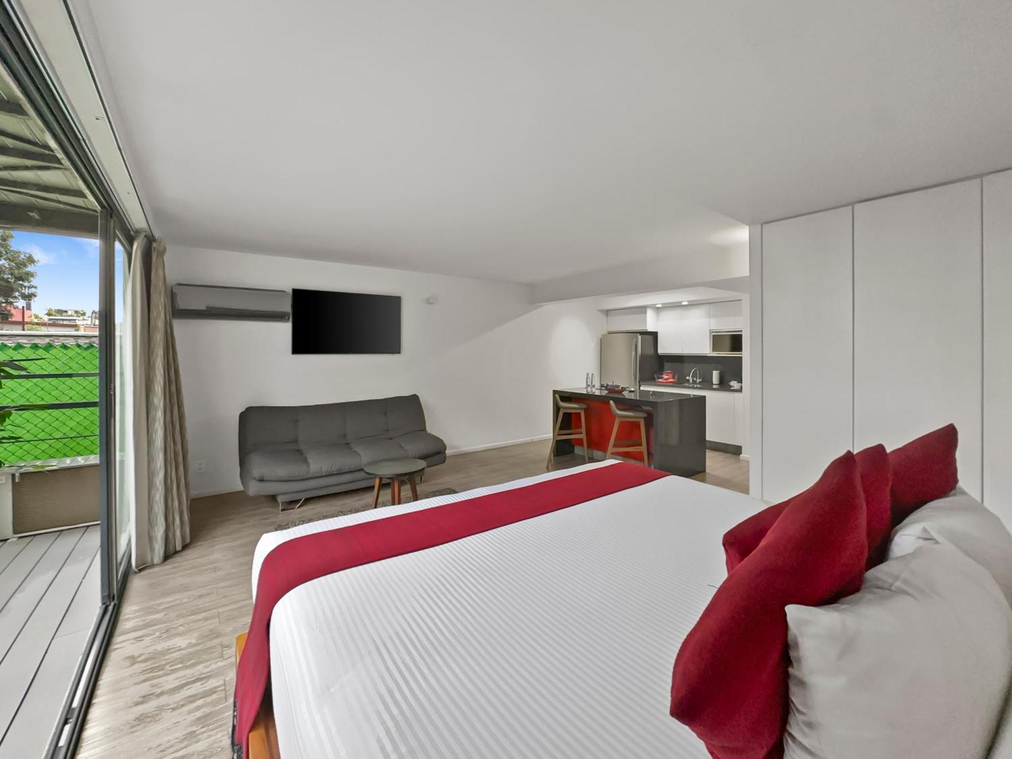 Deluxe Suite,1613704790:JPEG