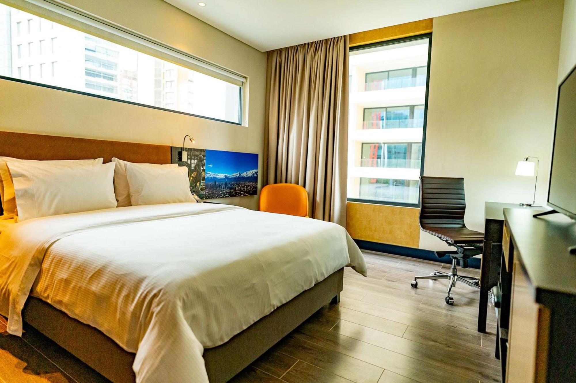 Habitación con cama grande