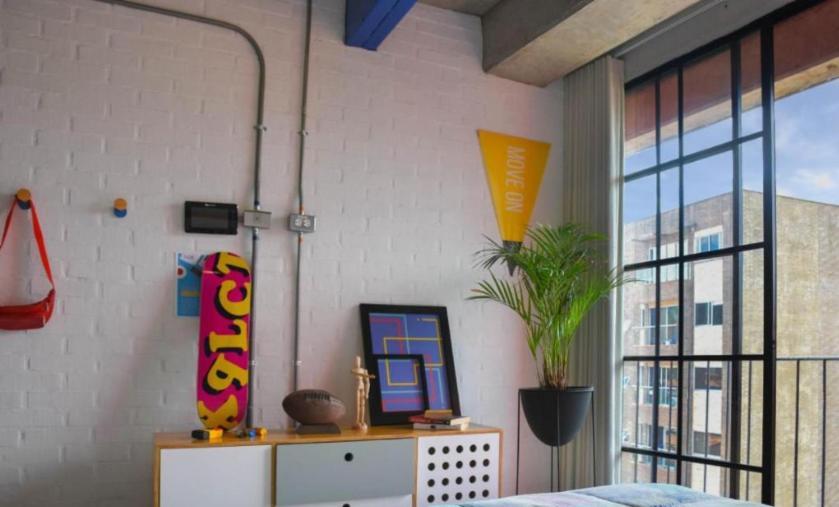 Estudio con balcón