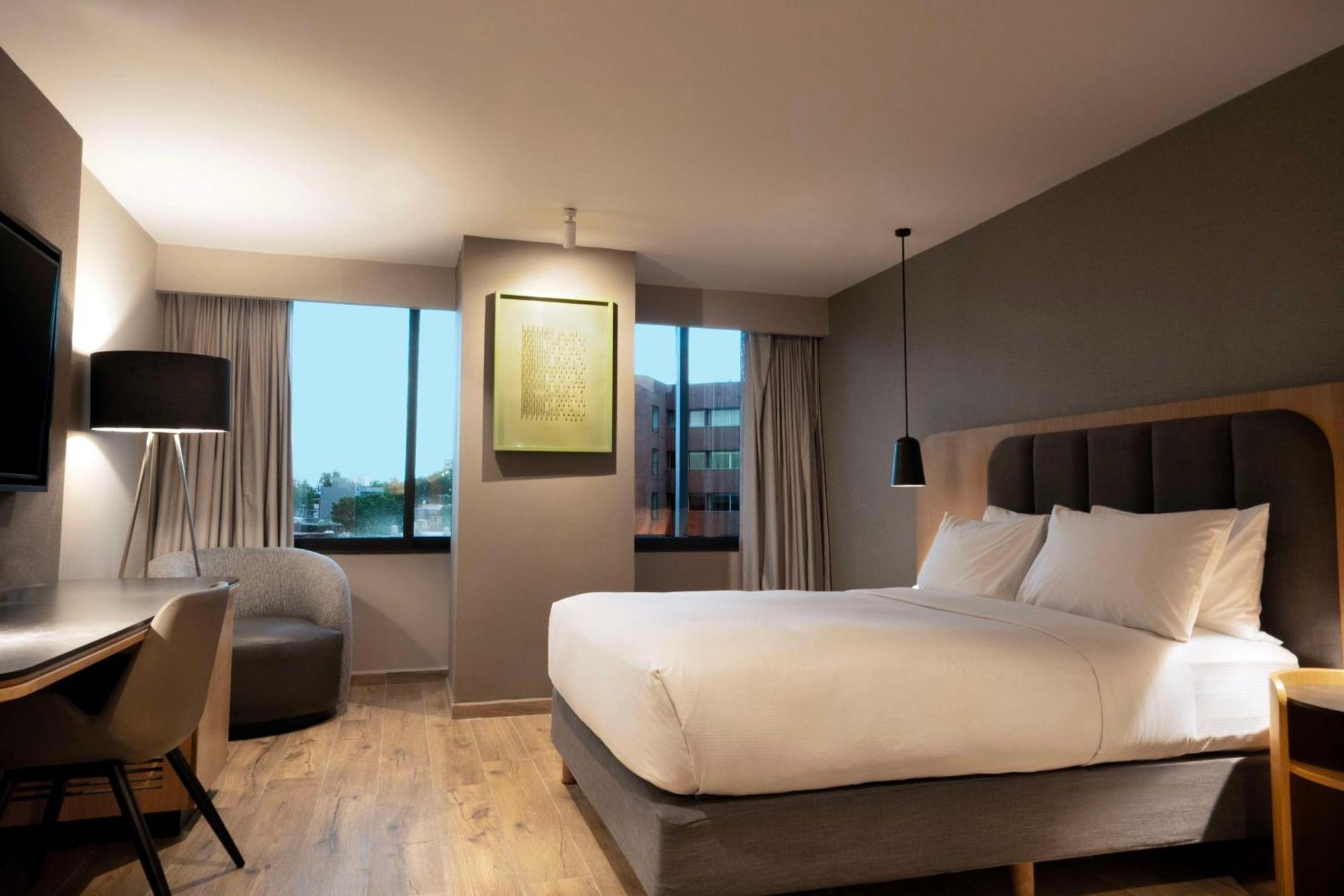 Habitación con cama grande