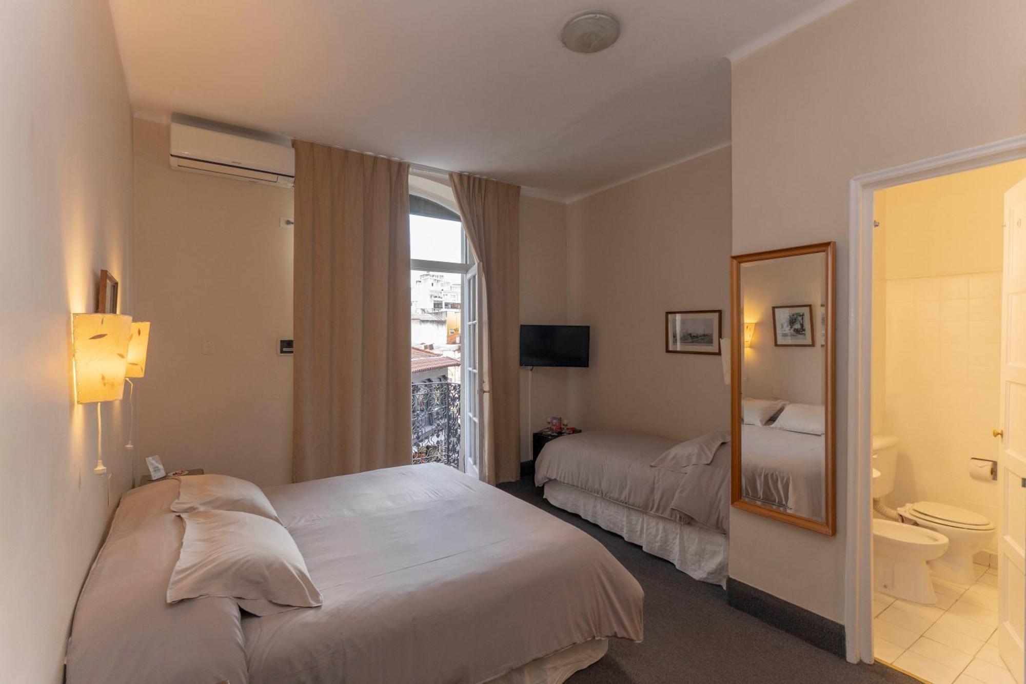 Habitación Triple con balcón