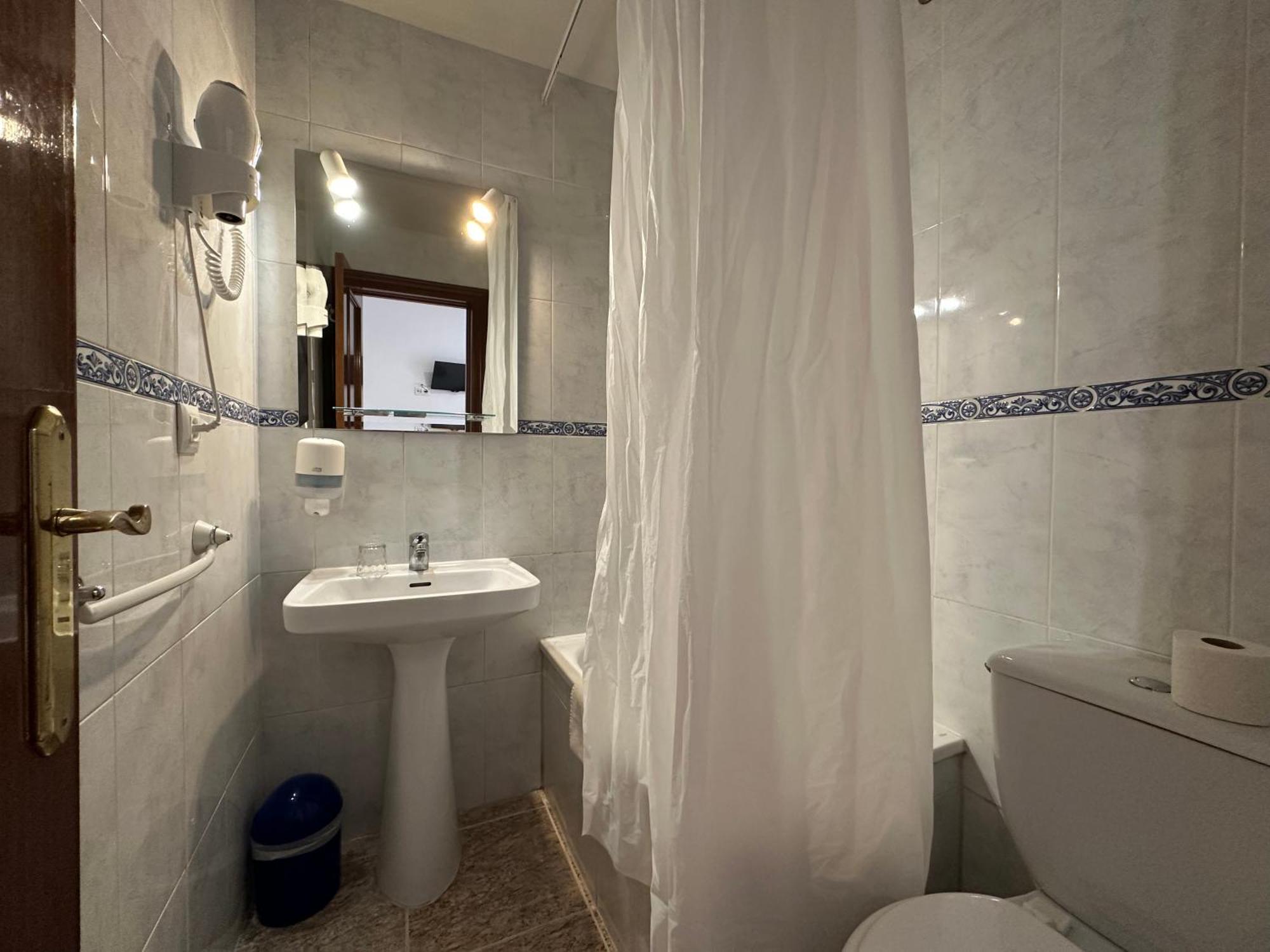 Habitación Individual con baño compartido
