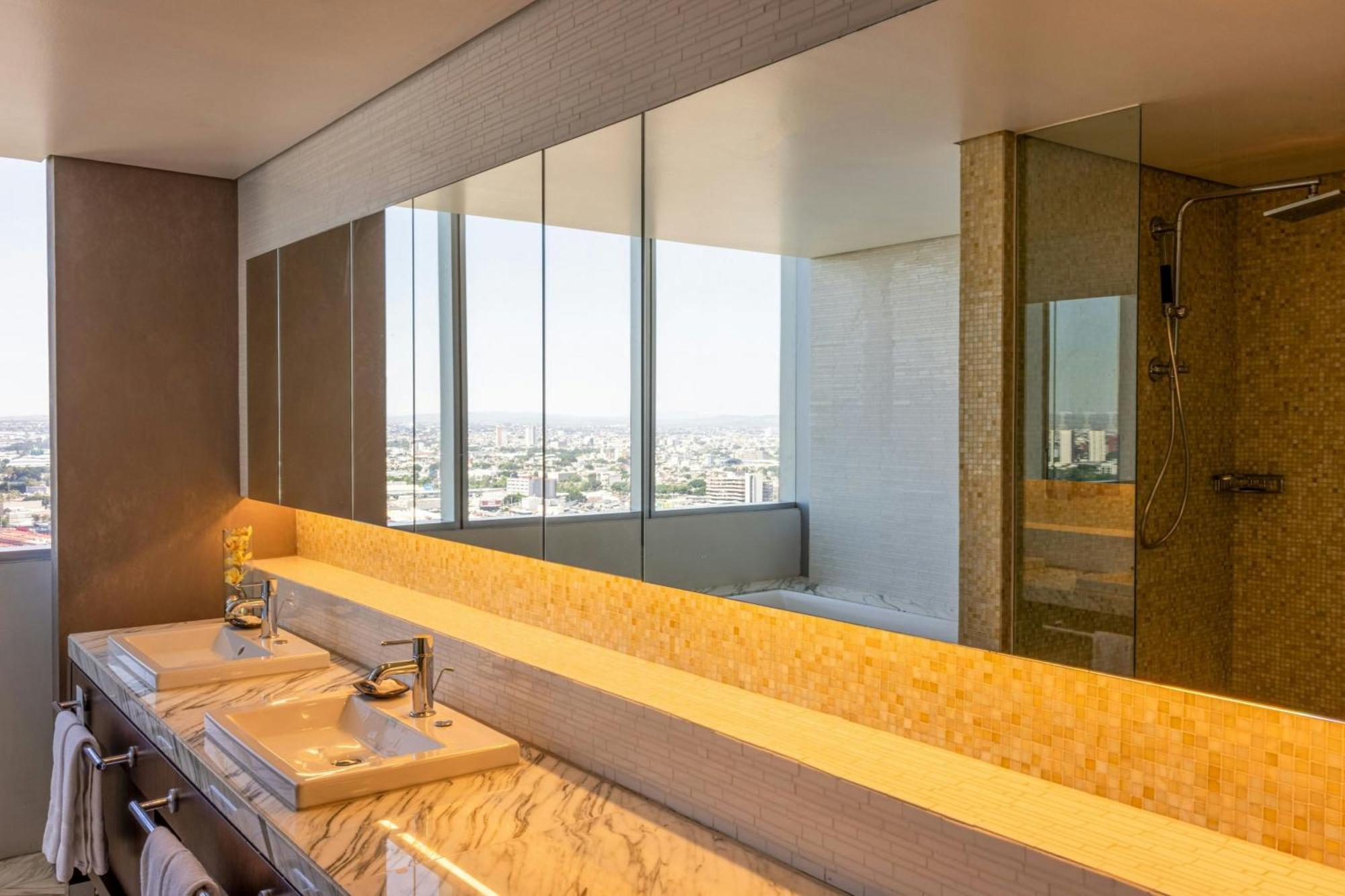 Suite Presidencial de 2 dormitorios con vistas a la ciudad