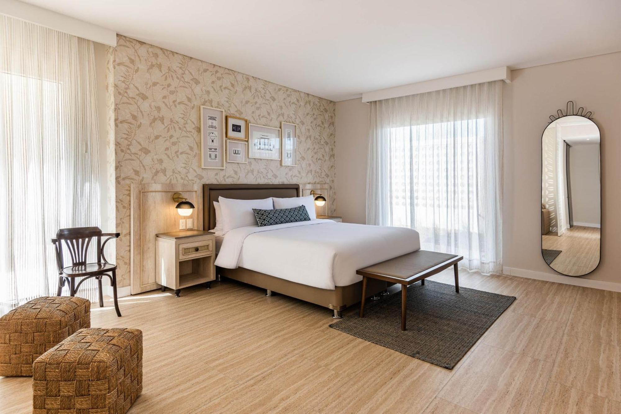 Junior Suite Suite 1 King Sofa bed,1634467689:JPEG