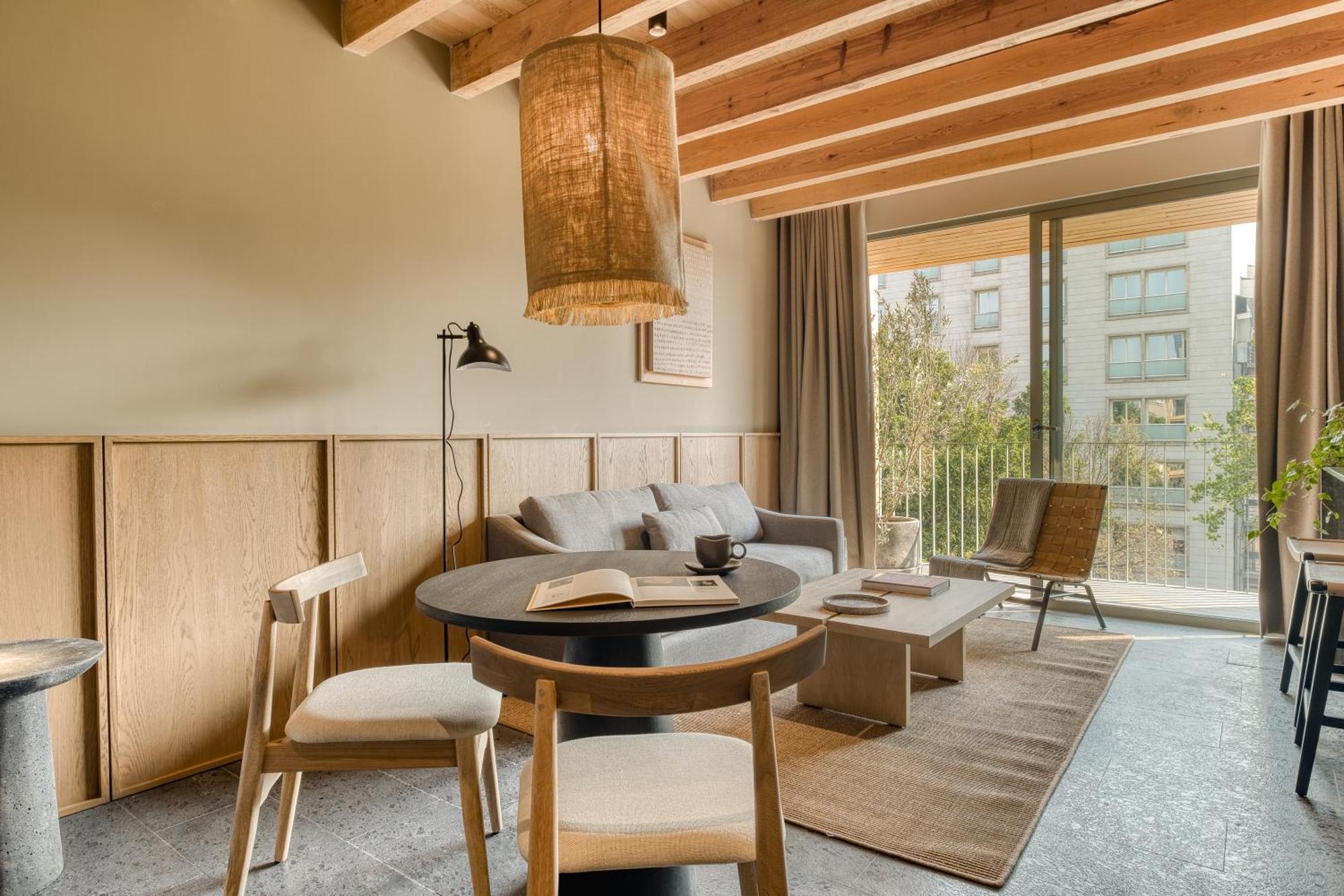 Estudio con balcón