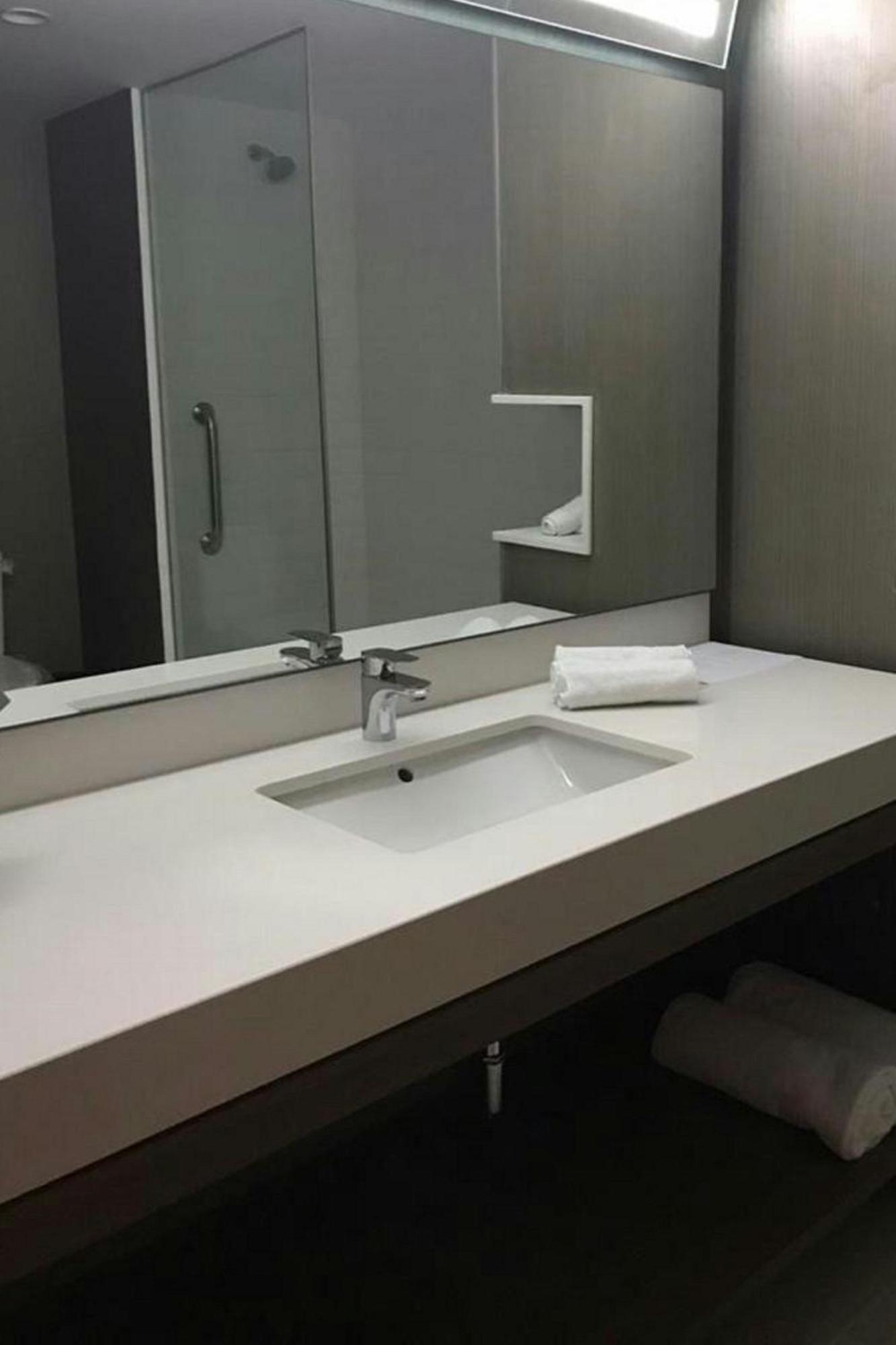 Habitación Estándar con 1 cama extragrande y vistas a la ciudad - No fumadores