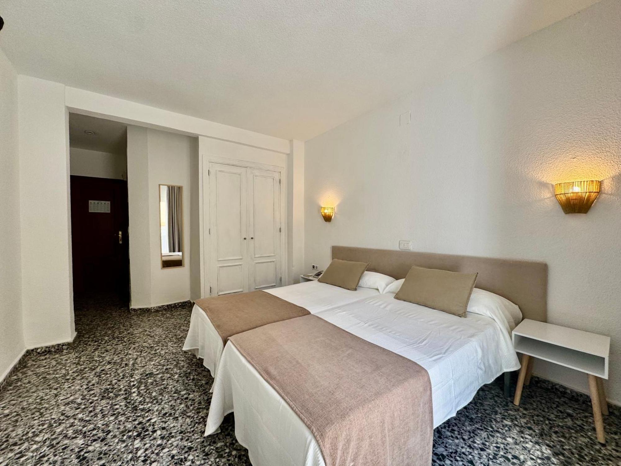 Standard Twin Room,1643387801:JPEG