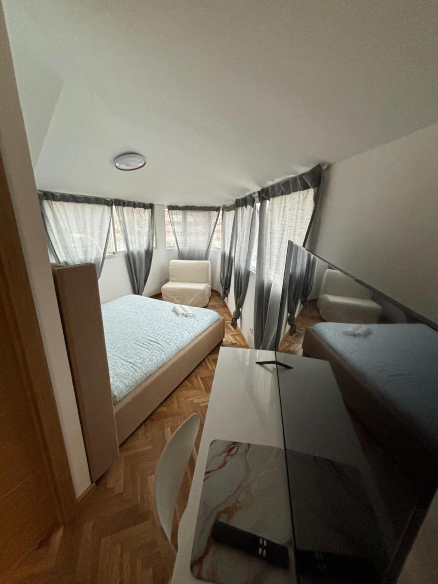 Deluxe Double Room,1664977846:JPEG