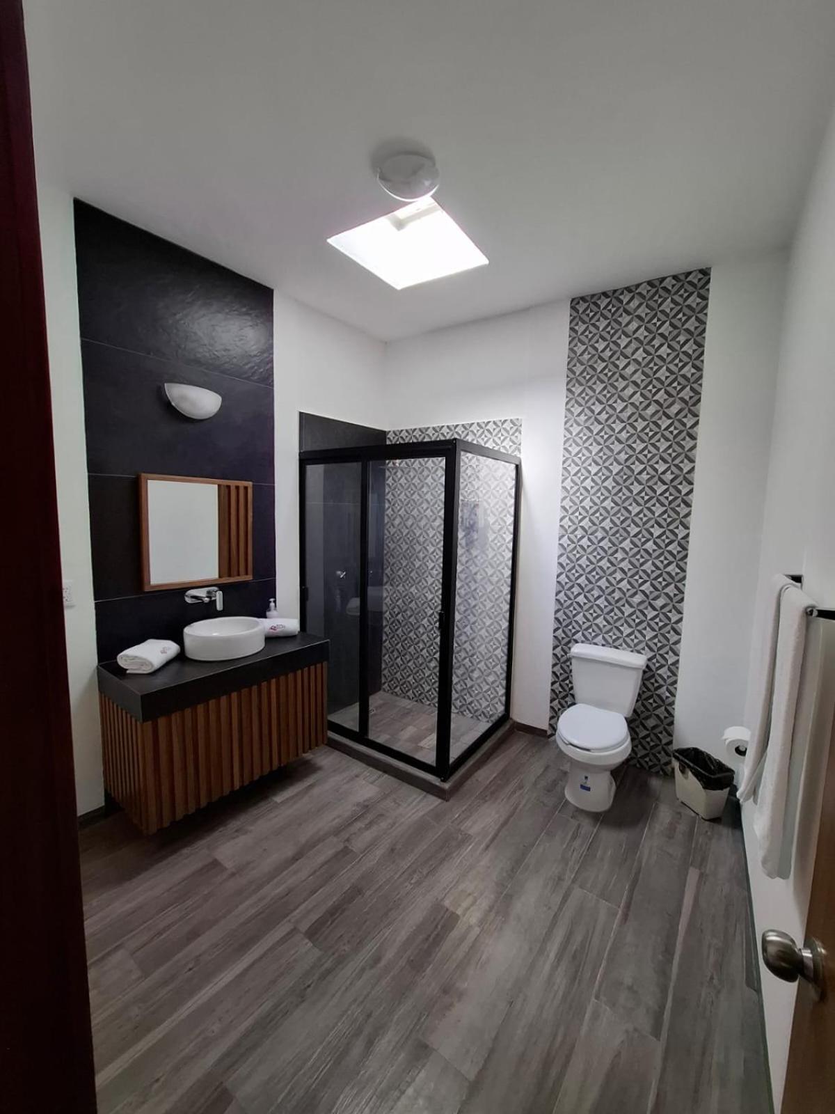 Habitación con 2 camas grandes
