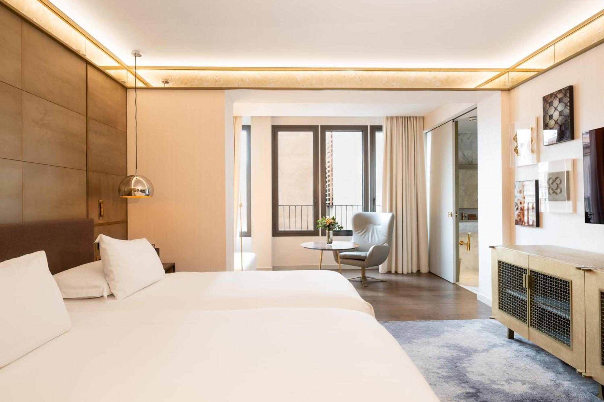 Habitación con cama extragrande y ducha a ras de suelo - Adaptada para personas con movilidad reducida