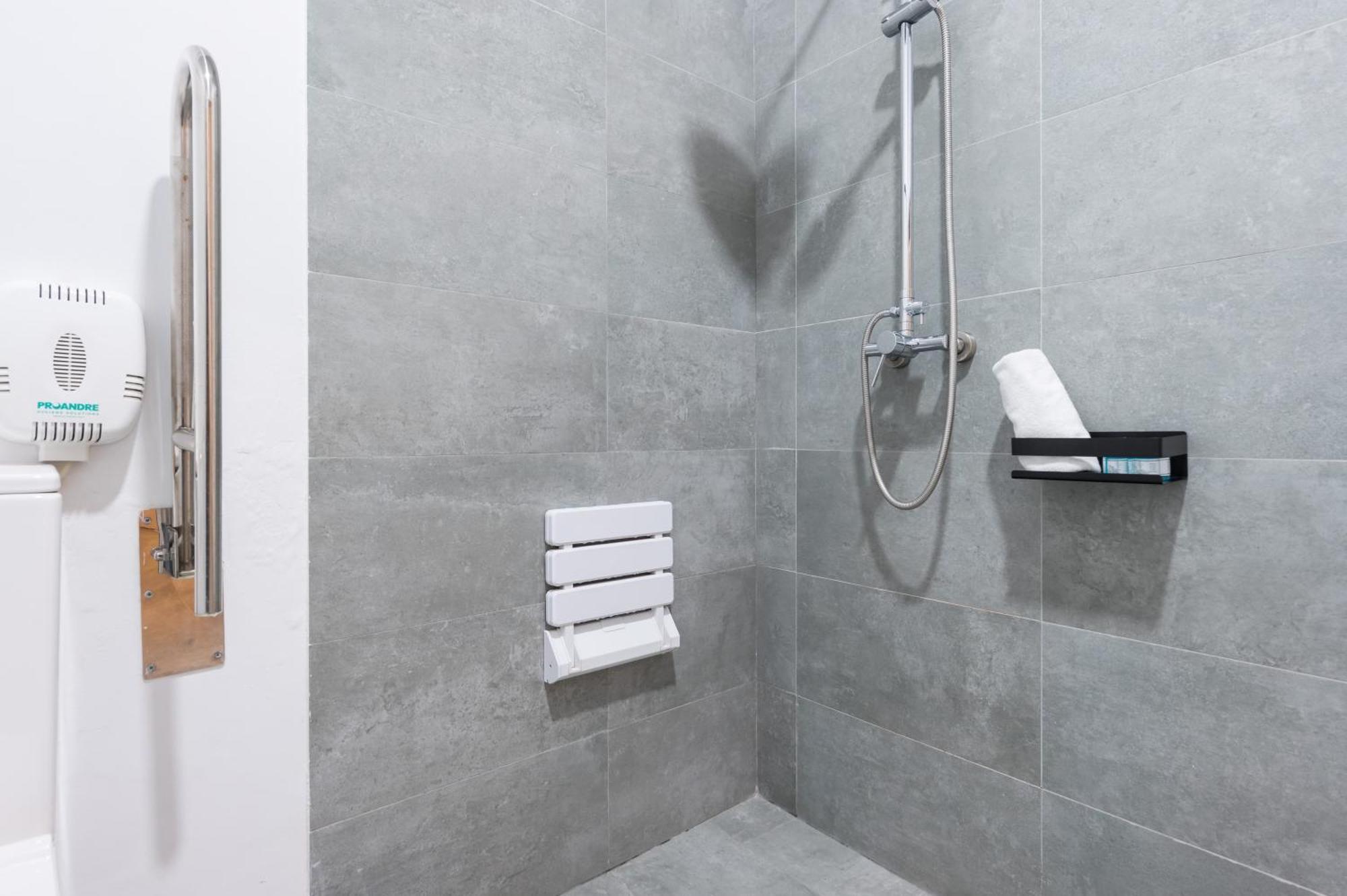 Double Room,1645778942:JPEG