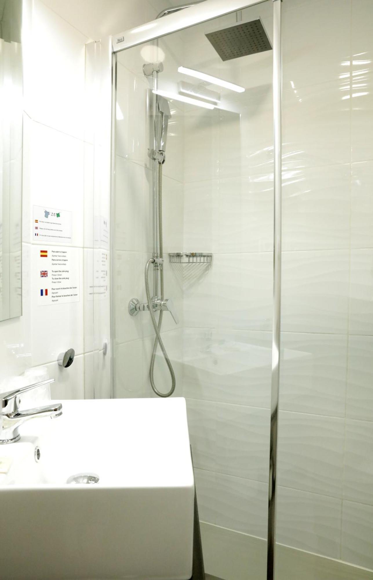 Family Room,1649906885:JPEG