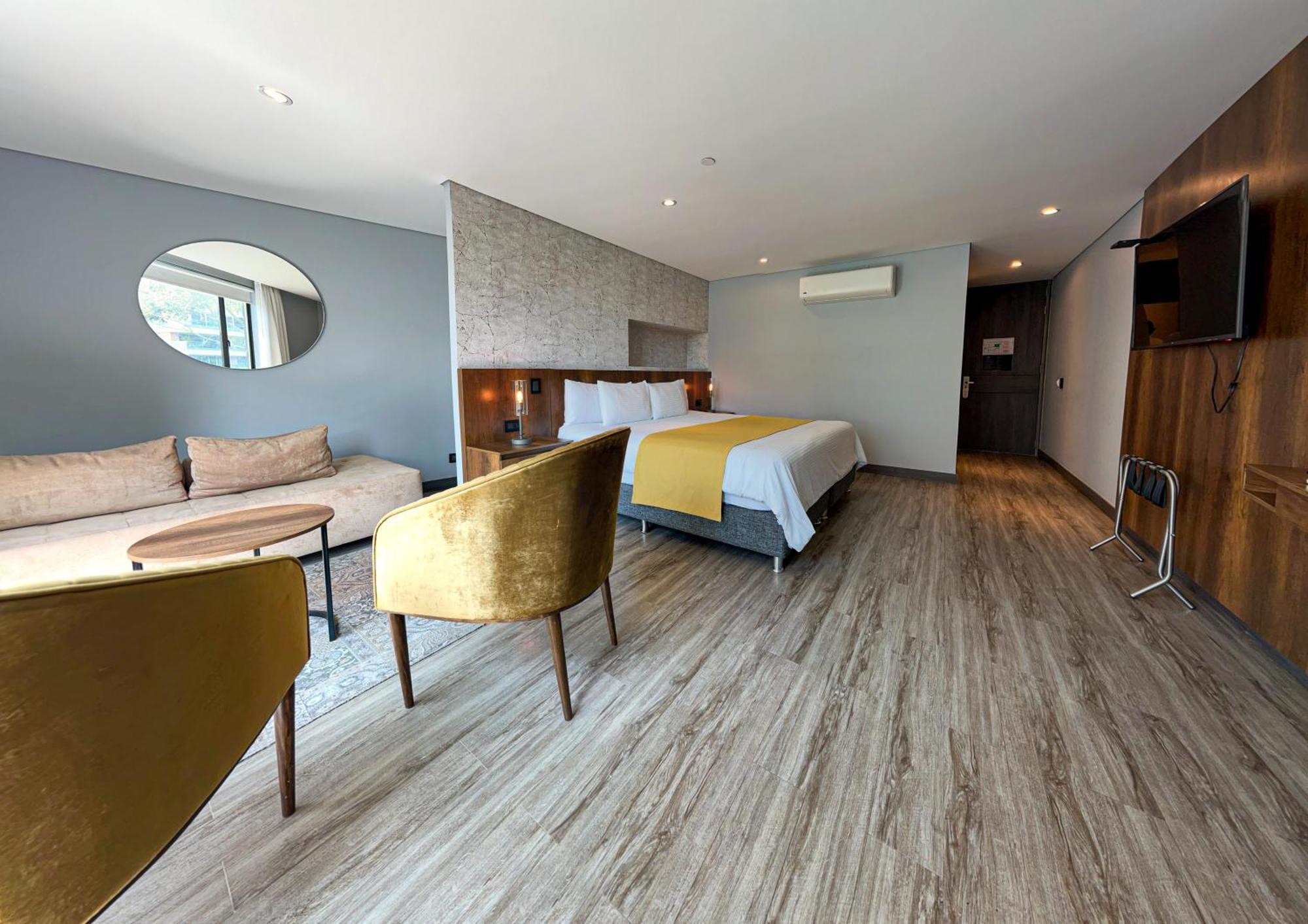 Junior Suite,1650012828:JPEG