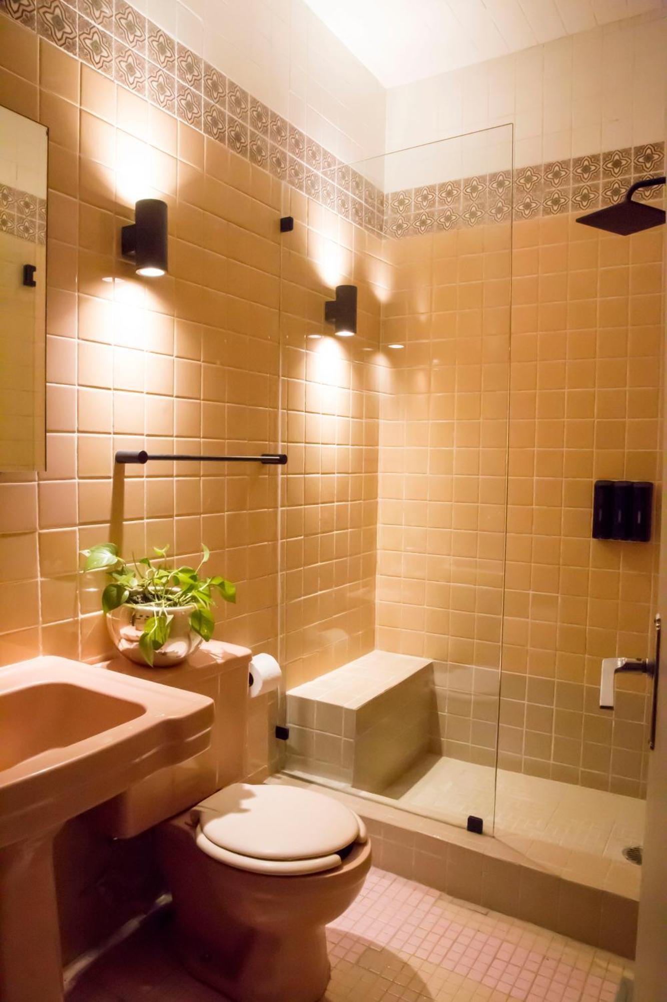 Deluxe Queen Room with Two Queen Beds,1658649783:JPEG