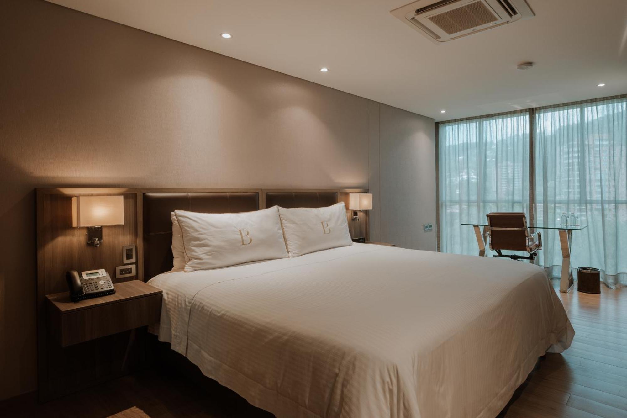 Superior King Room,1661678099:JPEG