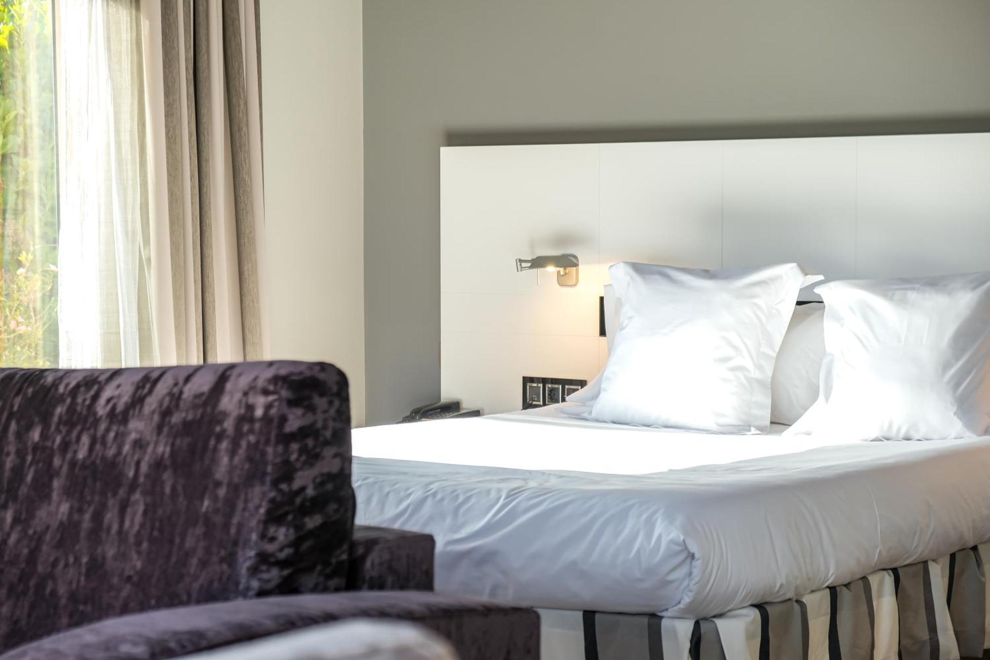 Deluxe Double Room with Balcony,1666029317:JPEG