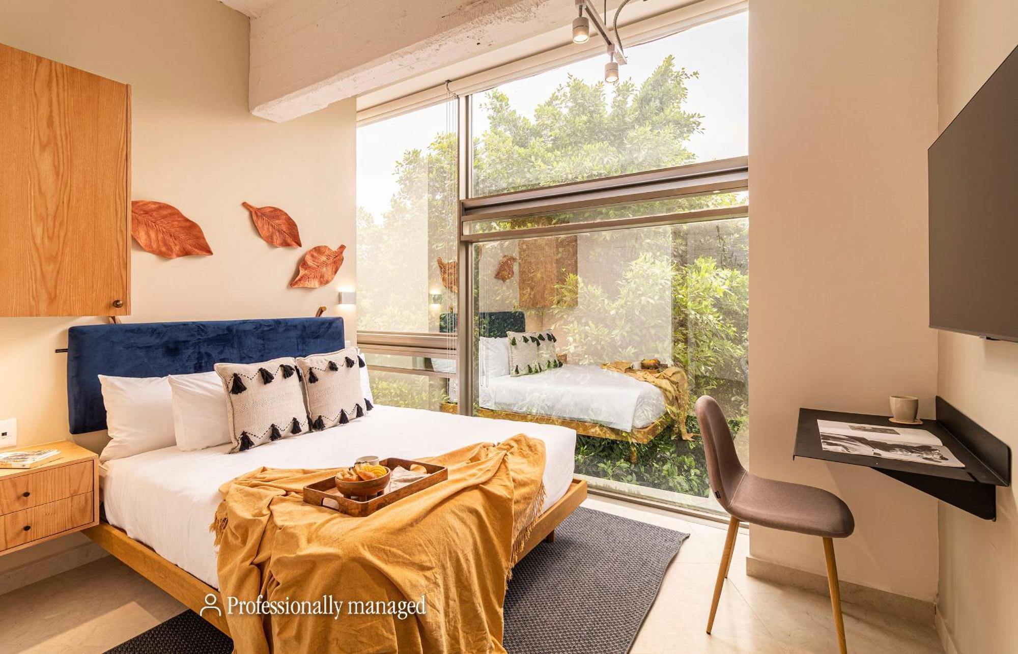 Superior One bedroom Apartment with view