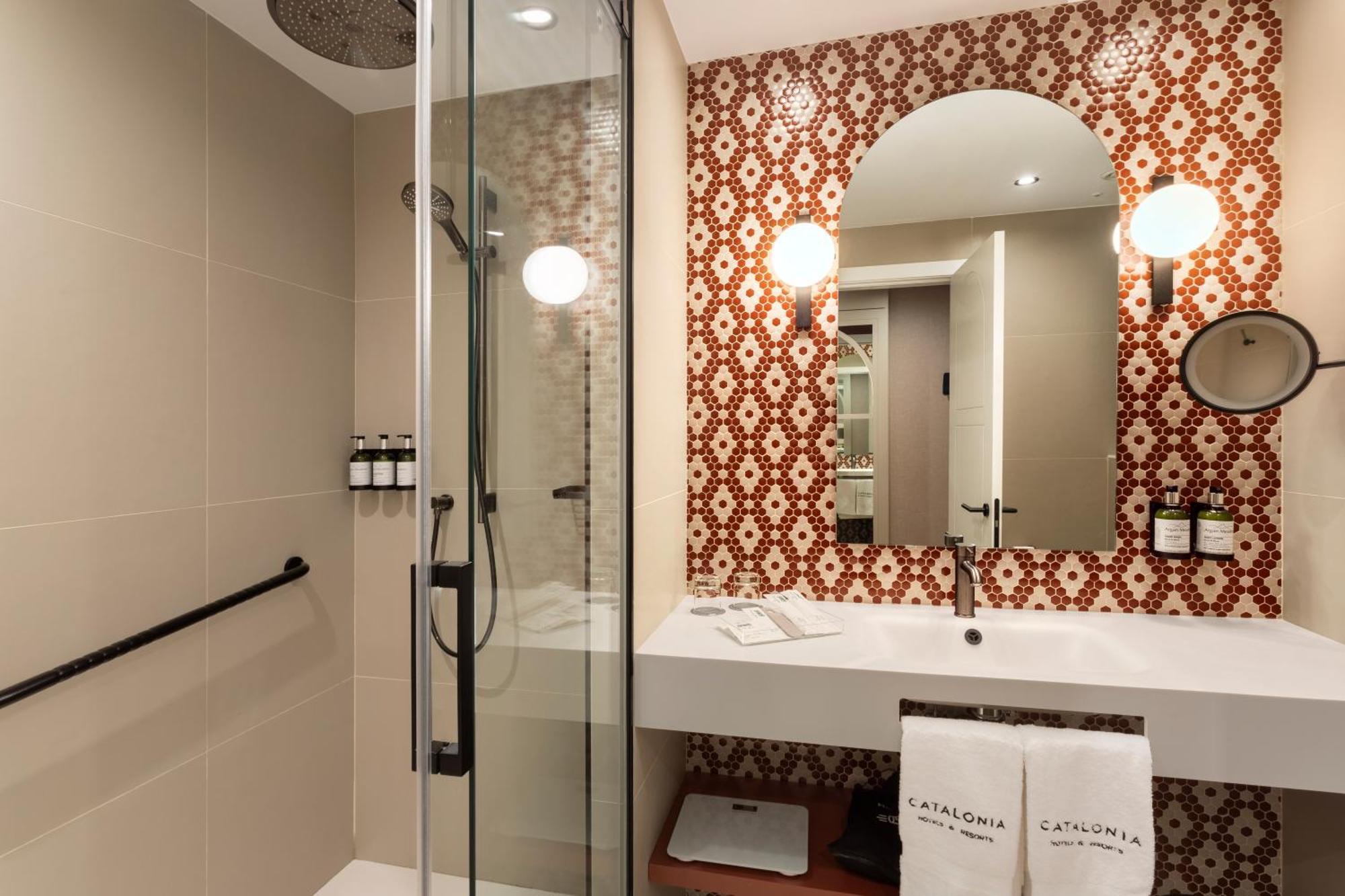 Double or Twin Room Gran Via Street View,1677171221:JPEG
