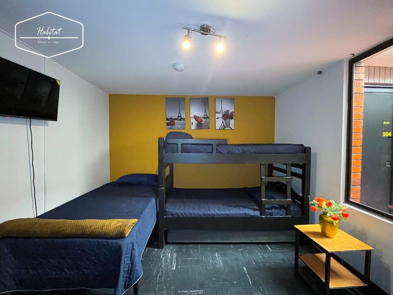 Habitación Triple Básica con baño compartido