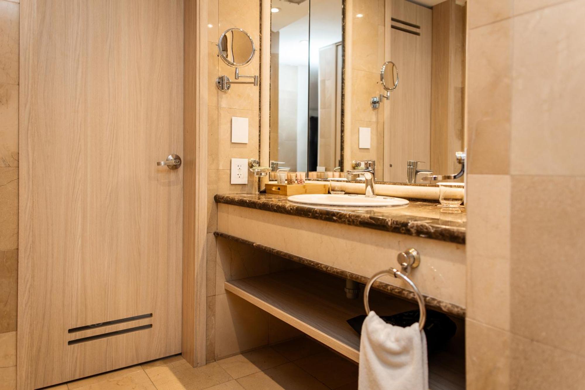 Deluxe Junior Suite,1697858991:JPEG