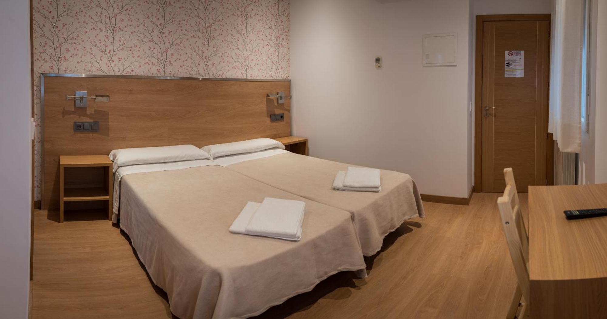 Twin Room,1698942291:JPEG