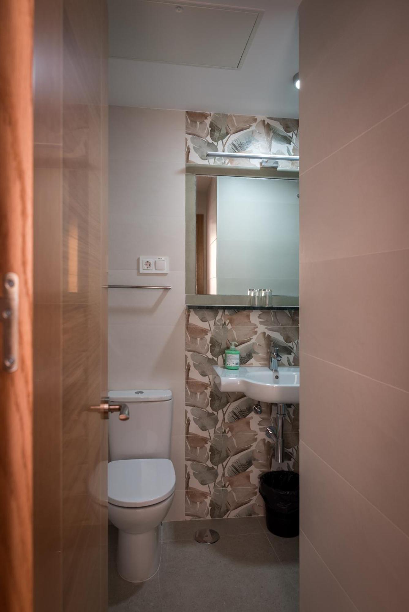 Twin Room,1698942295:JPEG