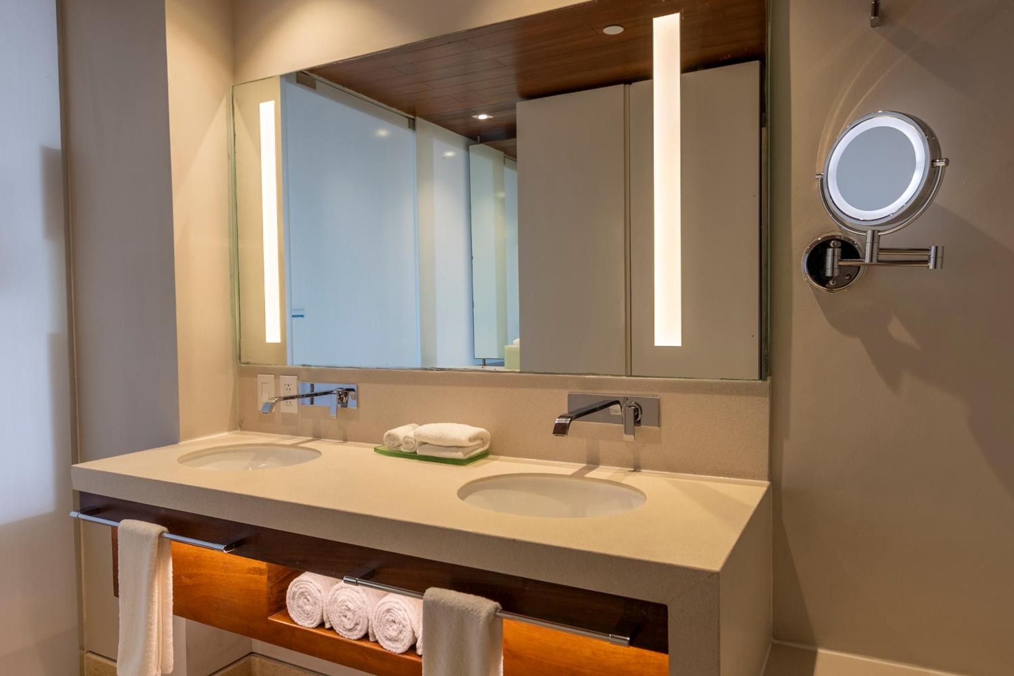 Habitación Premium con acceso directo a la piscina y 1 cama extragrande