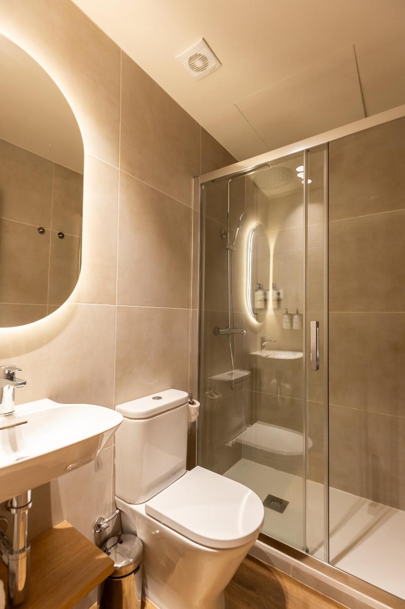 Double Room,1702285754:JPEG