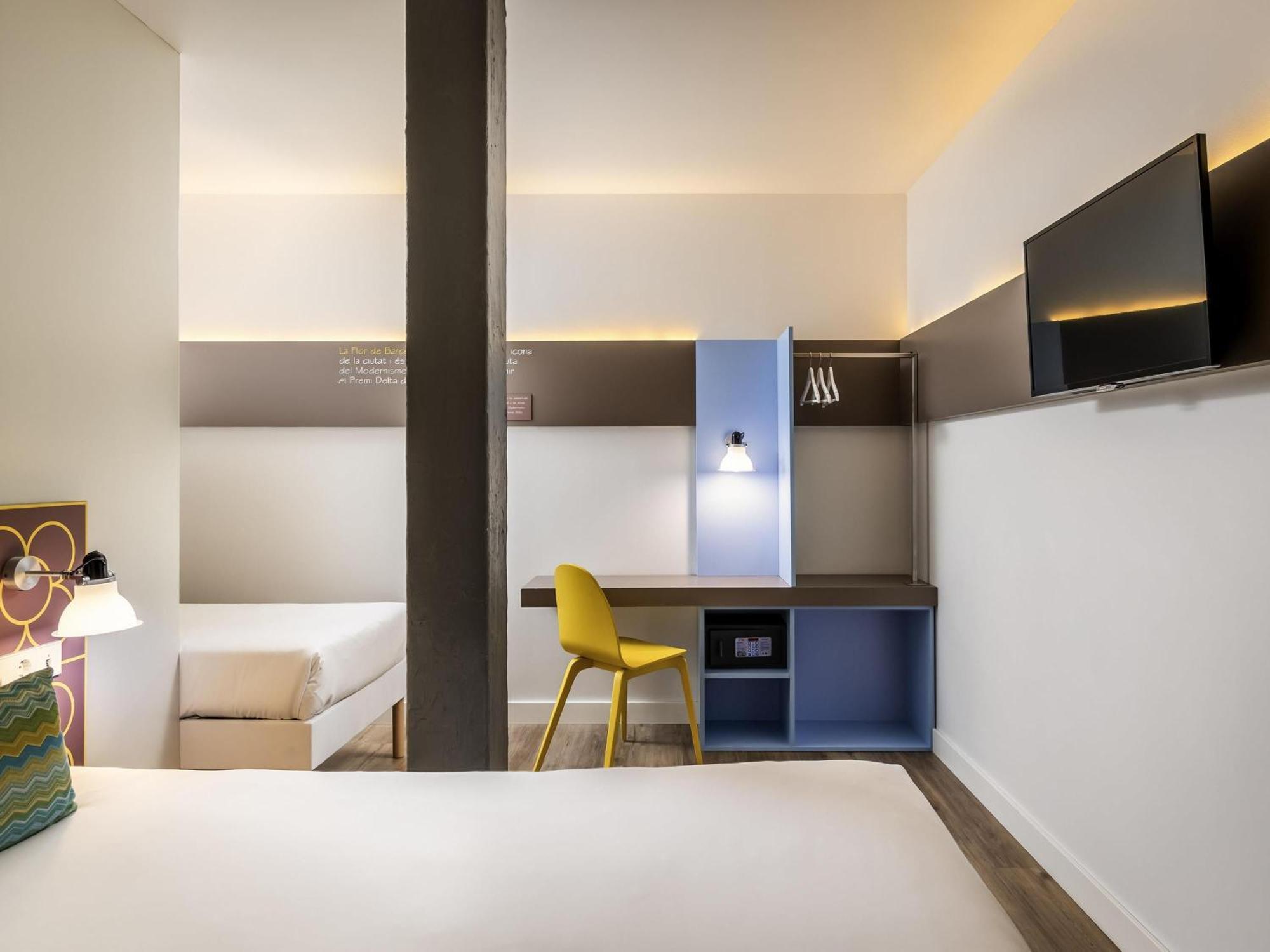 Habitación triple estándar con cama doble y cama individual