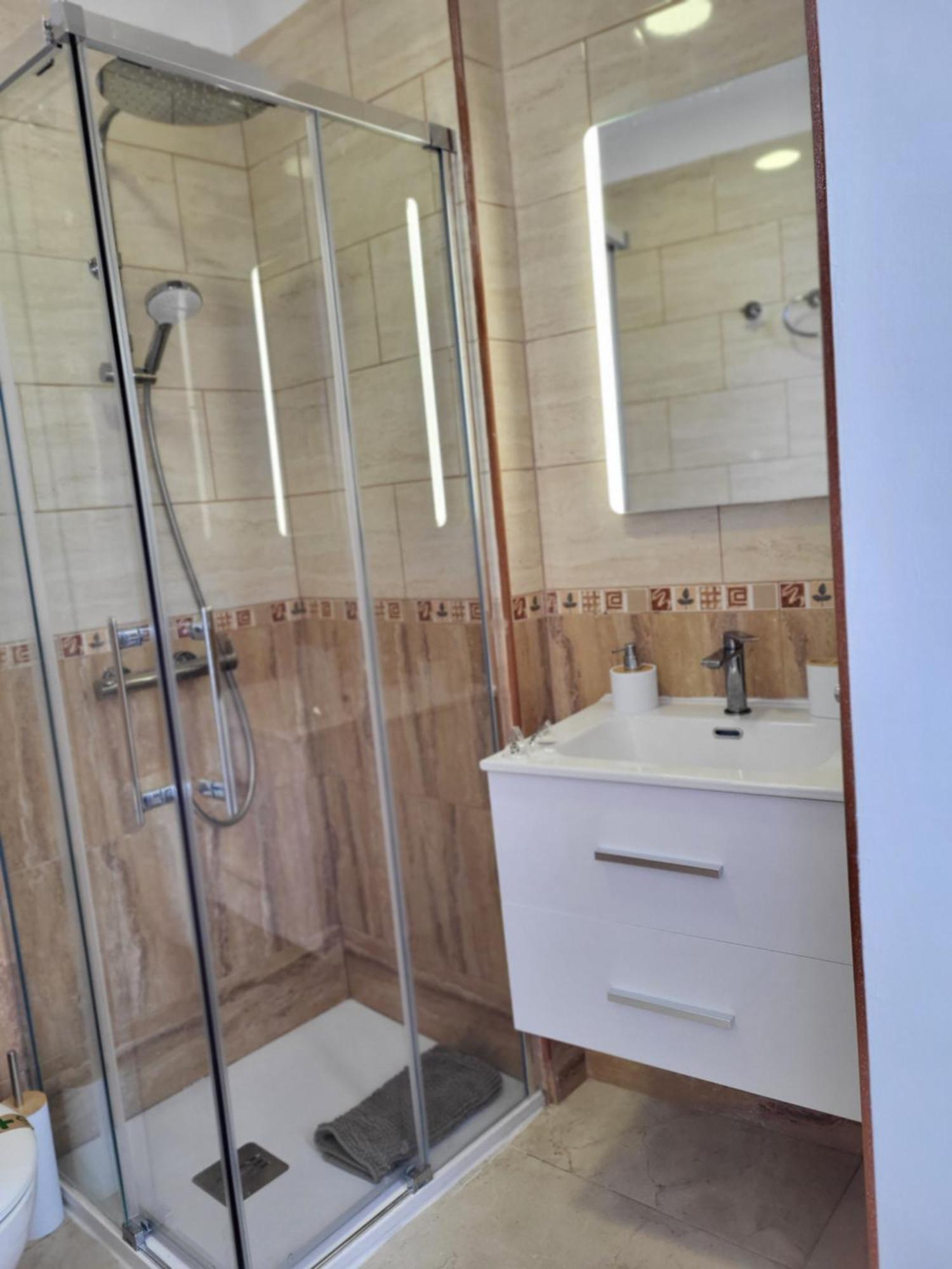 Habitación Doble con baño privado - 2 camas