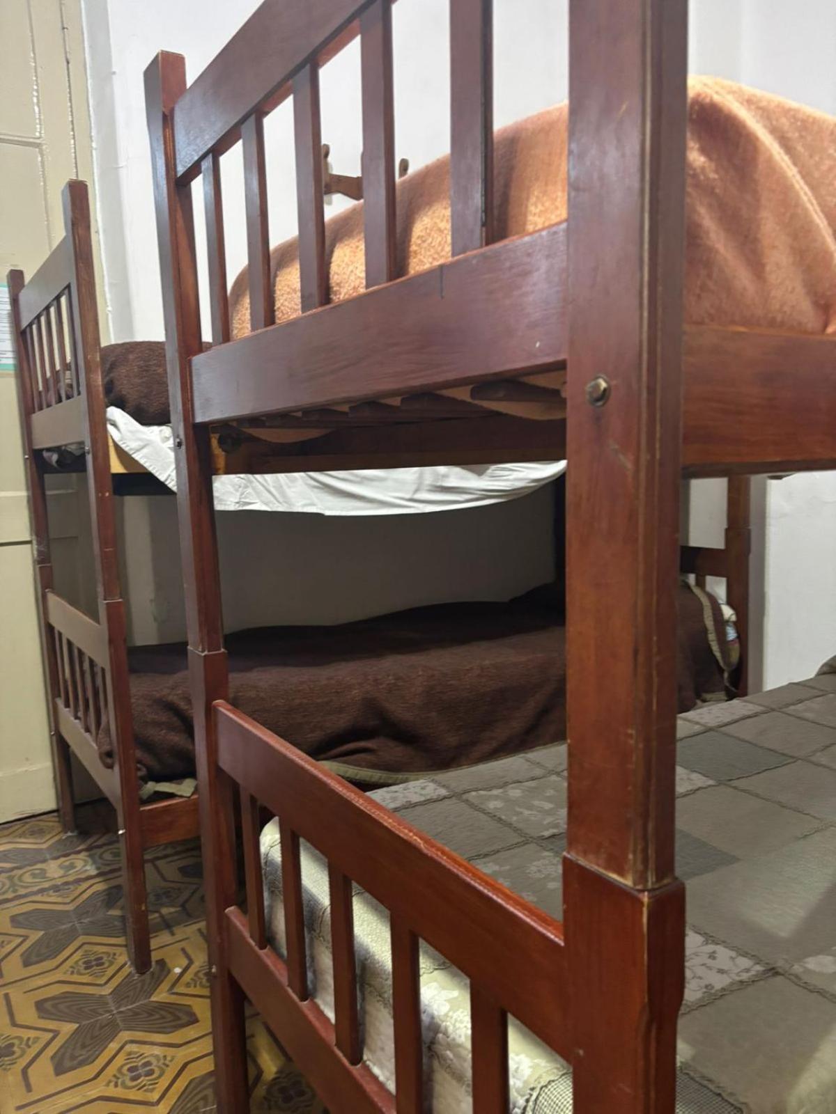 Cama en habitación compartida de 8 camas