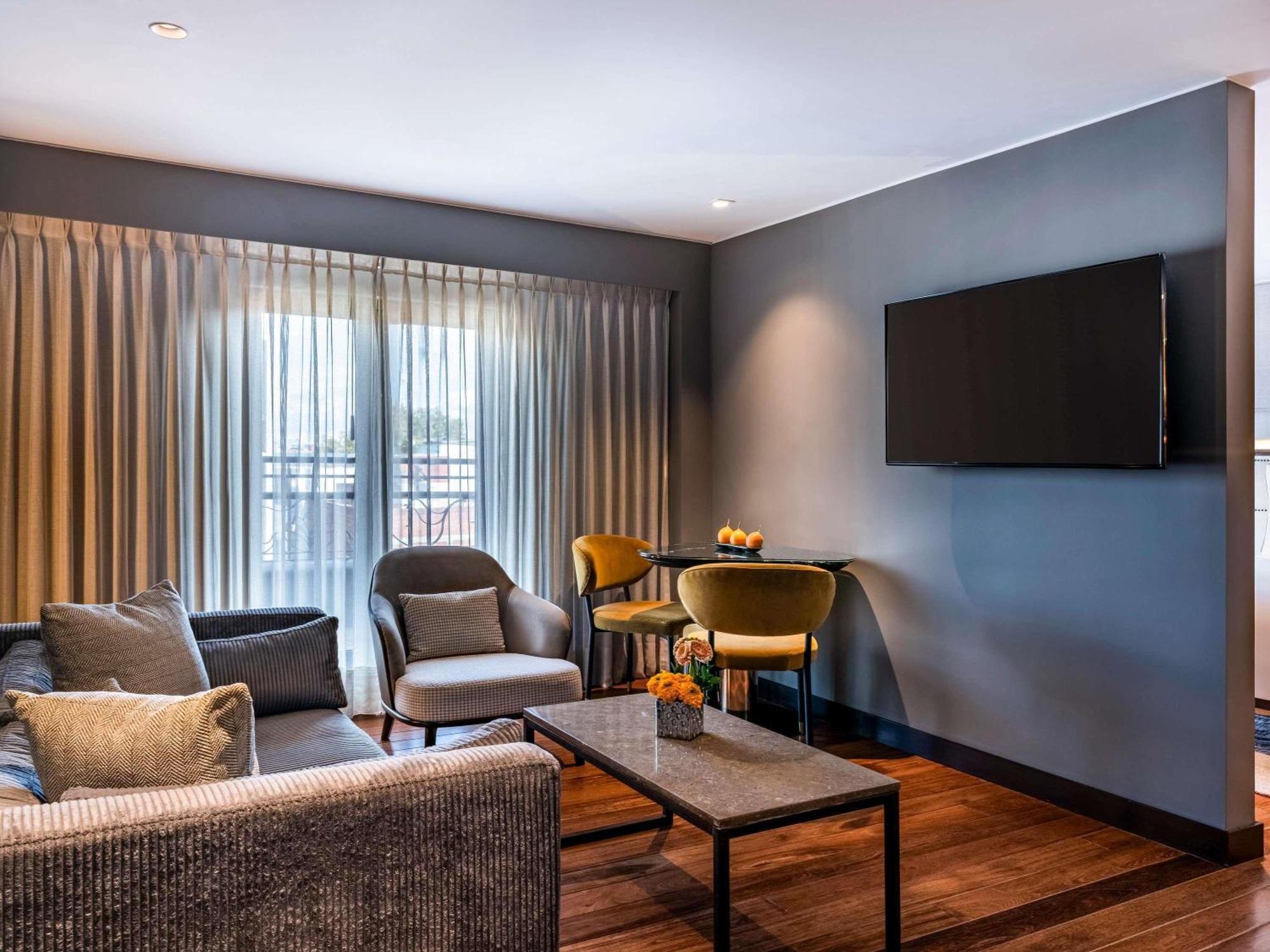 Suite Junior con cama doble grande y sofá cama