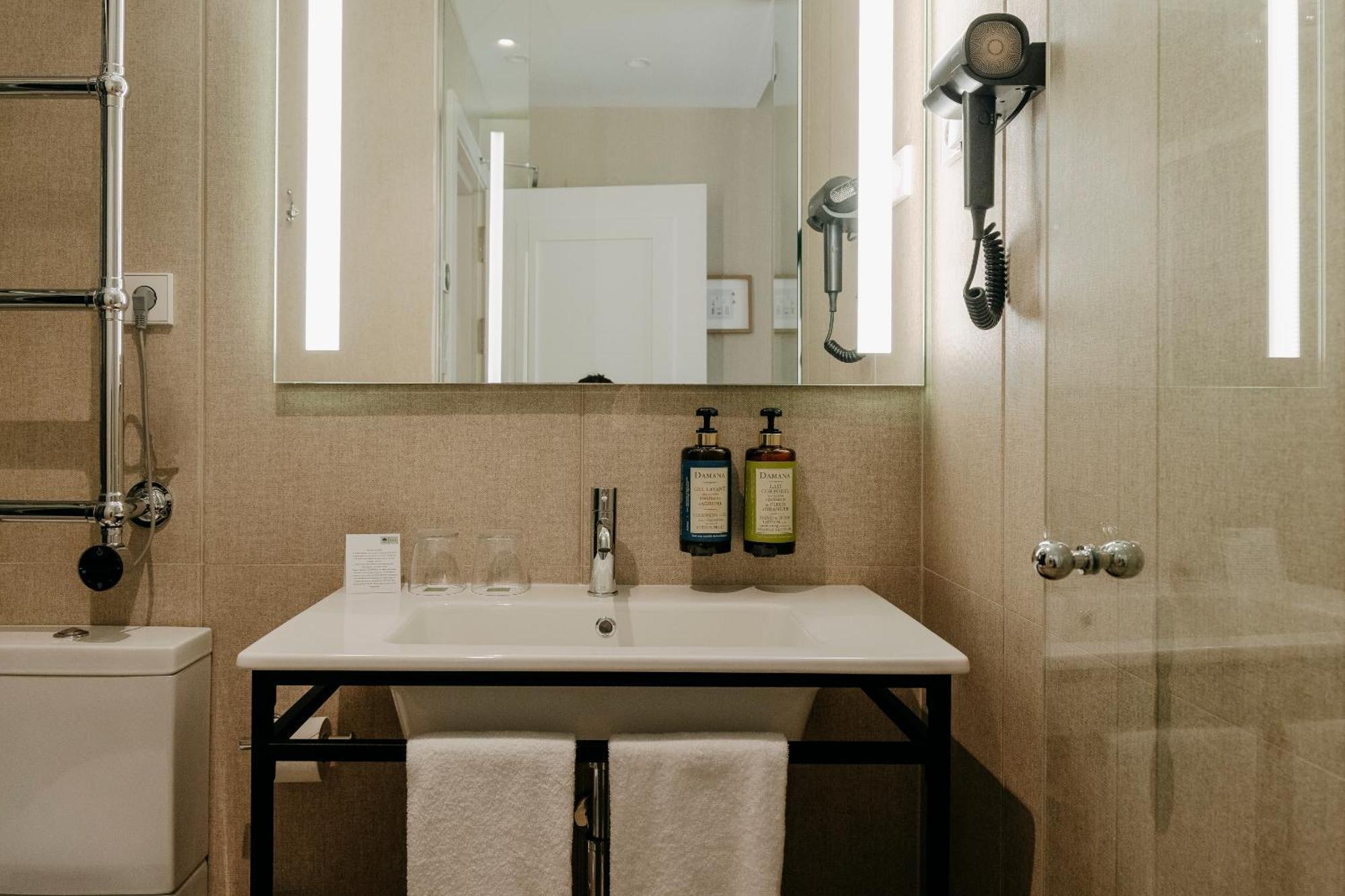 Single Room,1727844915:JPEG