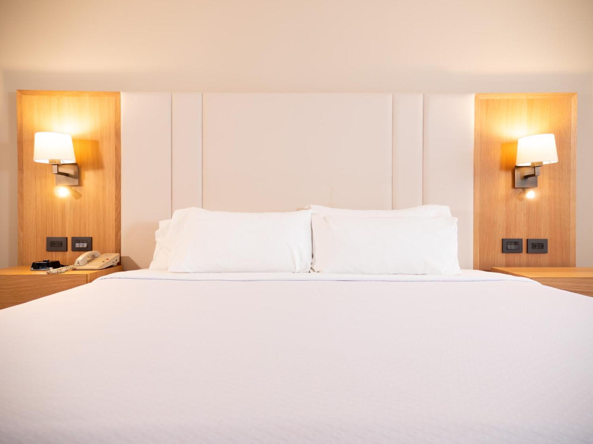 Standard King Room - Low Floor,1730046341:JPEG