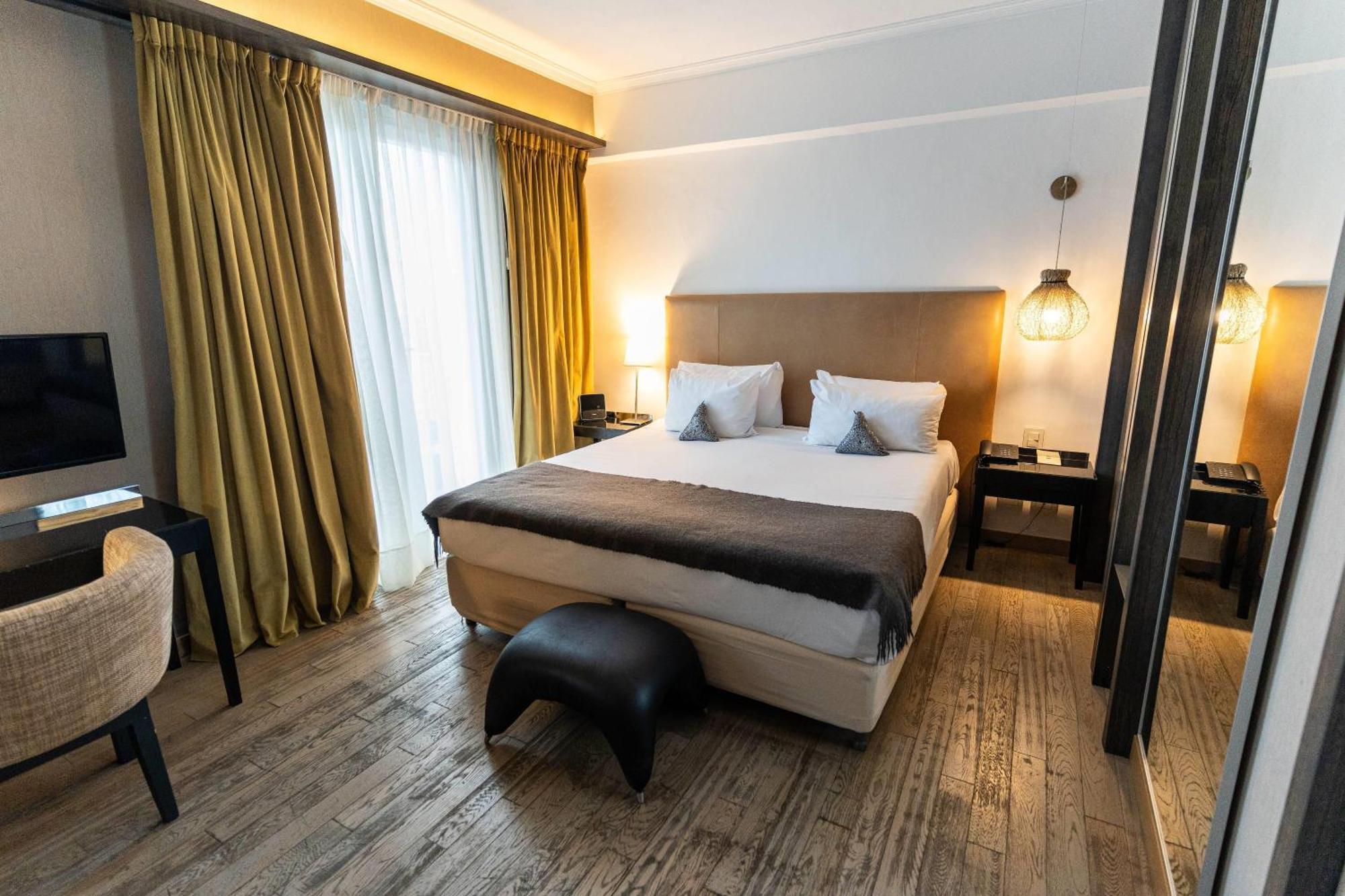 Suite con vistas a la calle - 1 cama extragrande - No fumadores