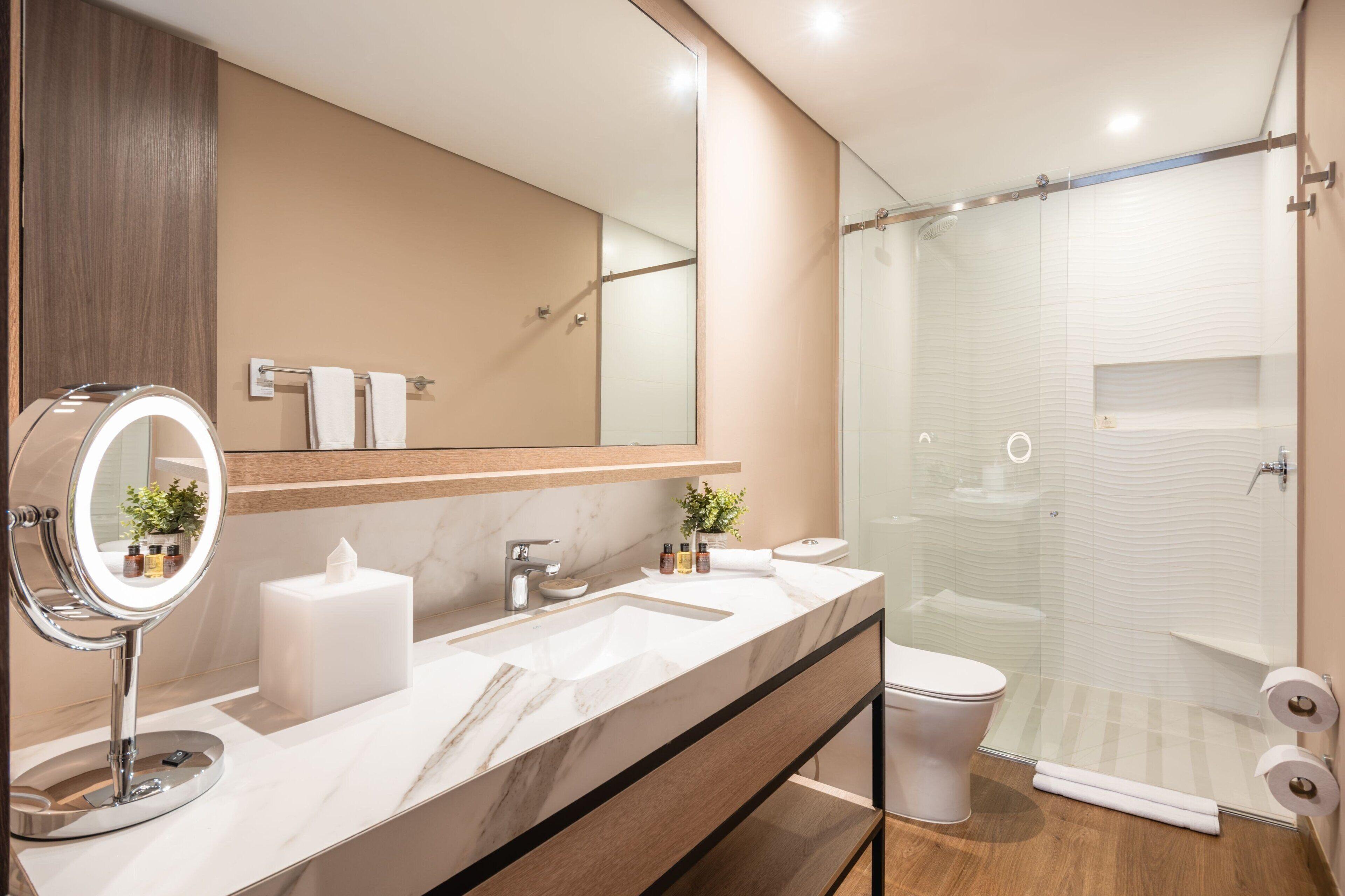 Suite Estudio con 2 camas grandes, sofá cama y vistas a la ciudad