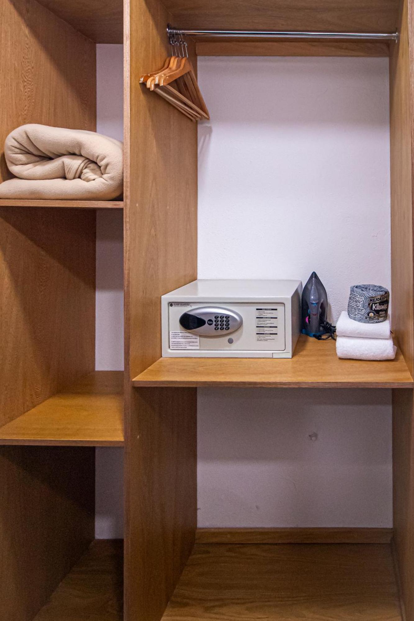 King Studio,1742839140:JPEG