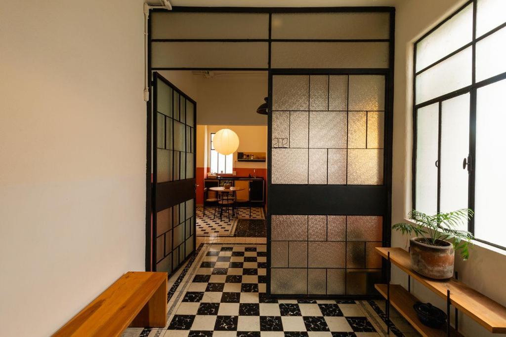 Estudio con cama extragrande