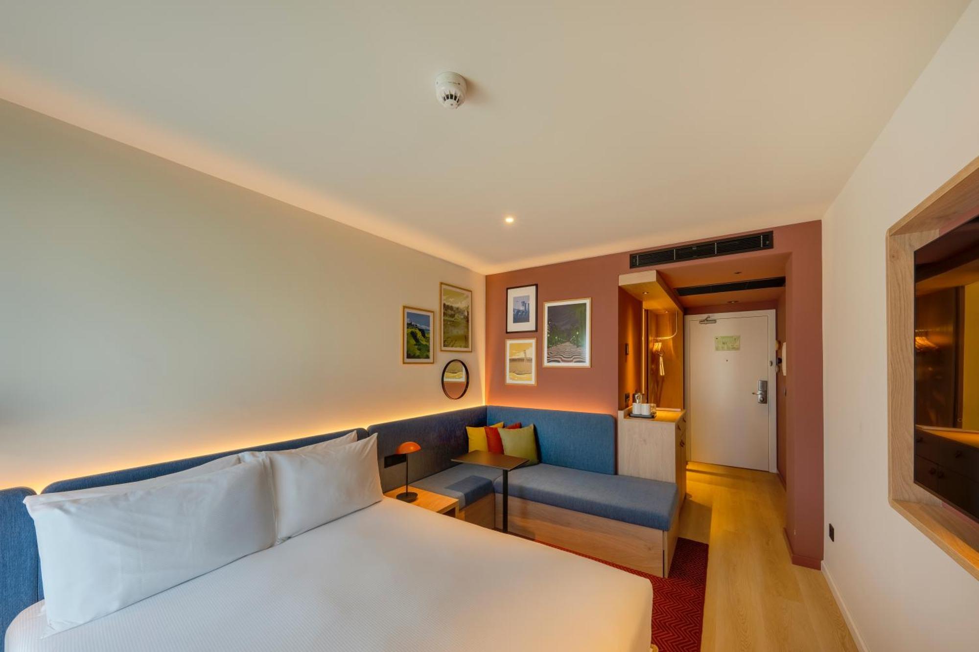 King Room,1744090789:JPEG