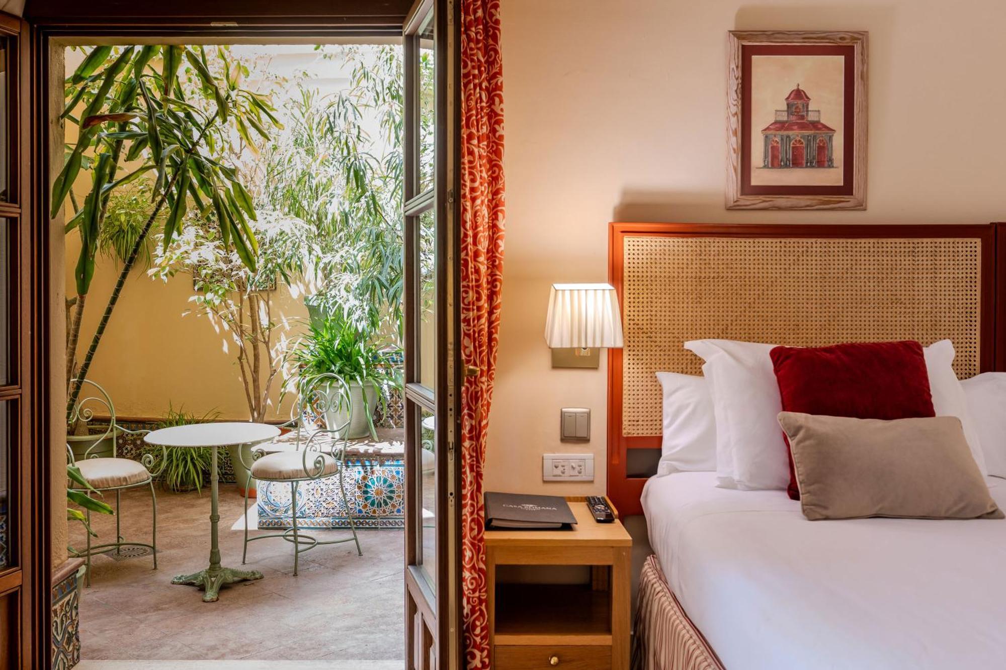 Deluxe with Private Patio,1756399780:JPEG