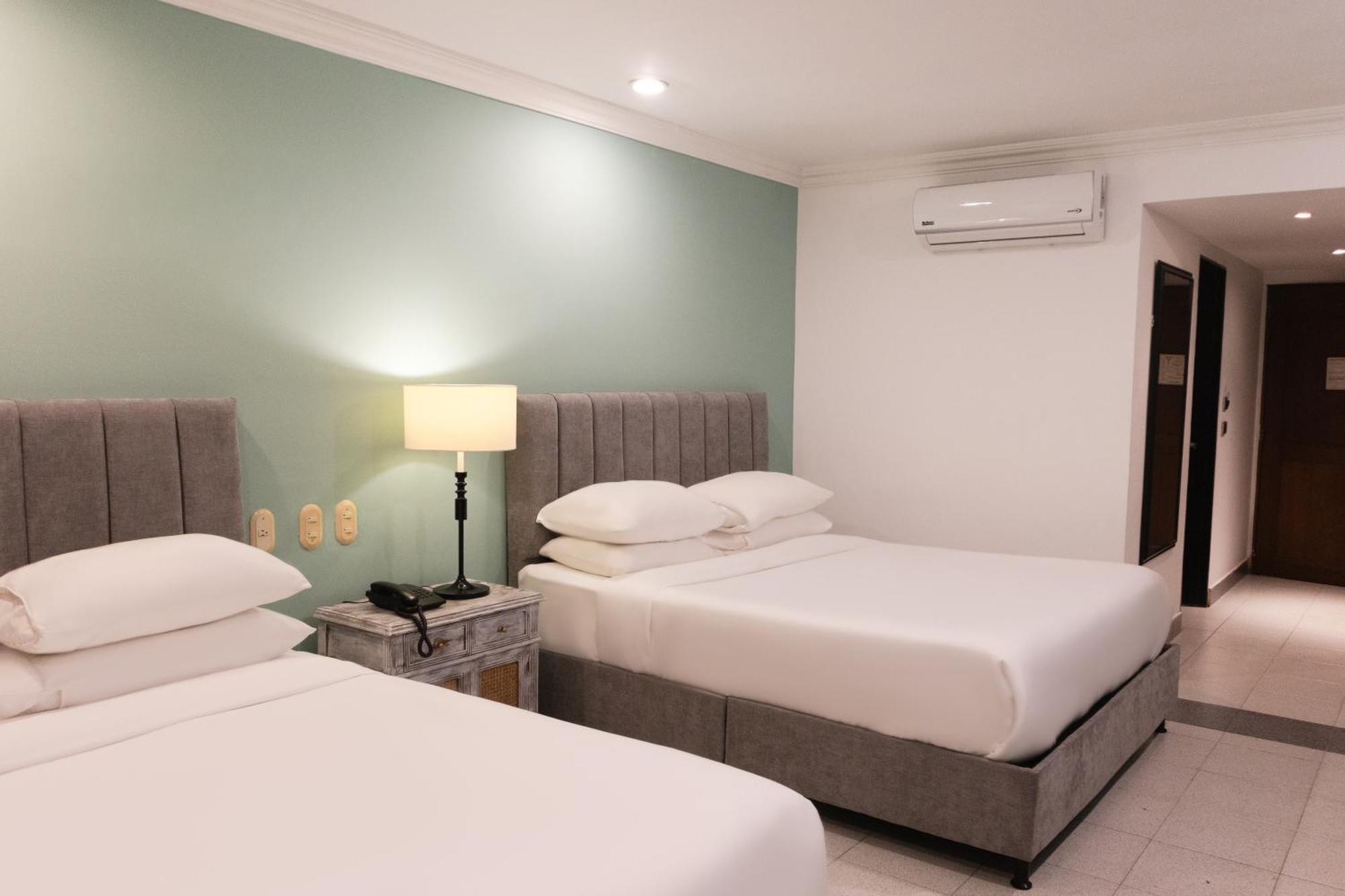 Habitación Doble Superior con 2 camas dobles - No fumadores