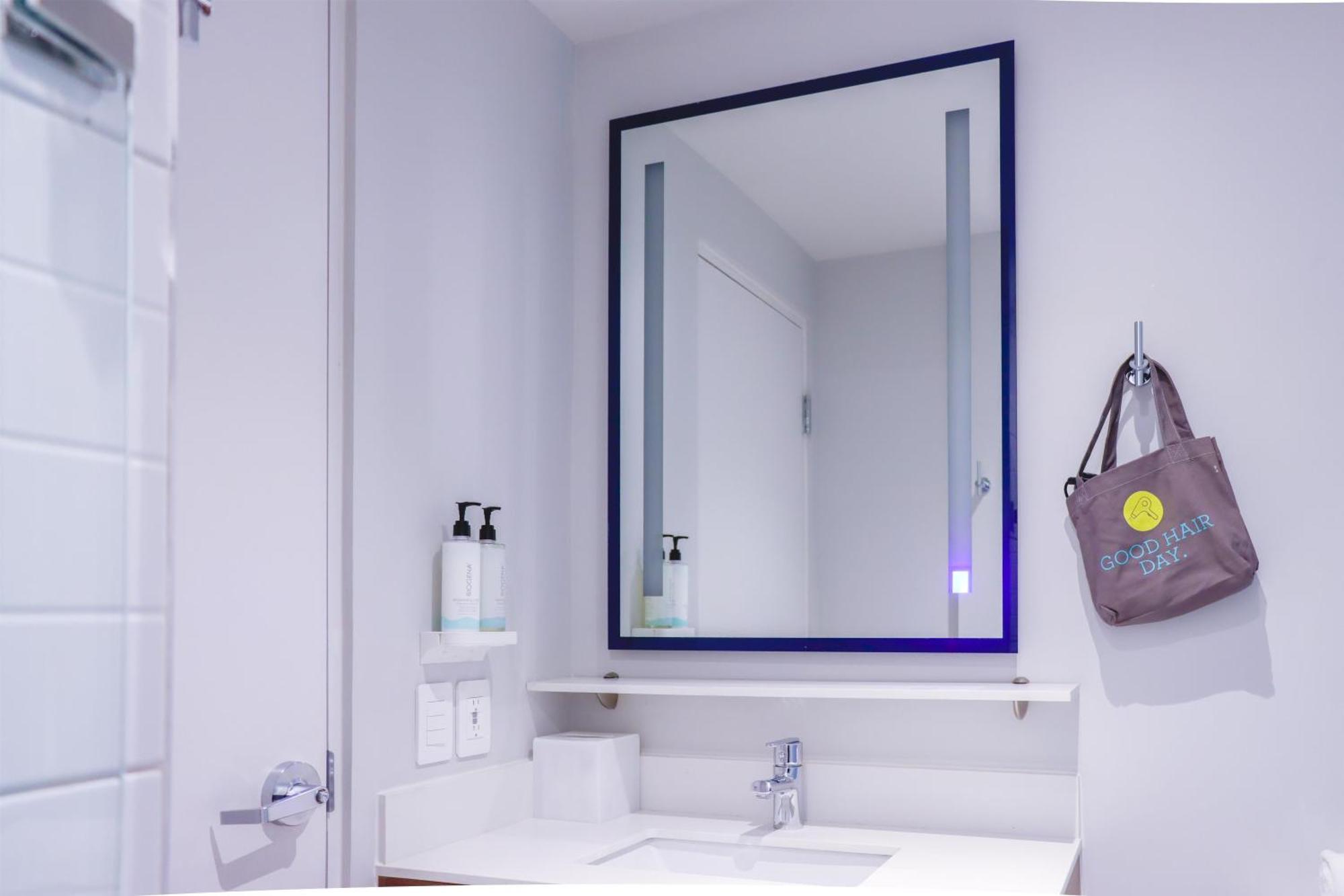 Habitación con ducha a ras de suelo - Cama extragrande